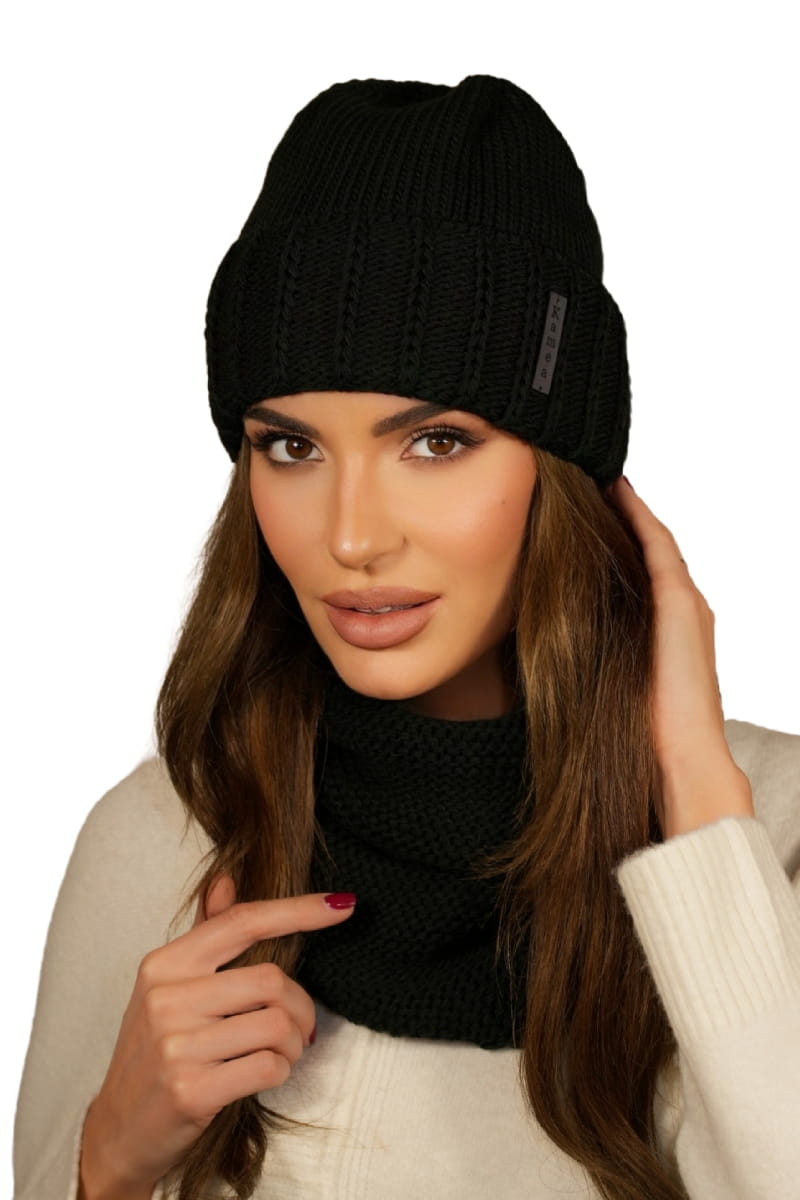 Komplet (Czapka+ Komin), Model: Komplet-Leona, Kolor: czarny, Skład materiału: 50% Akryl; 30% Wełna; 20% Poliamid, Rozmiar: Uniwersalny (54-60)