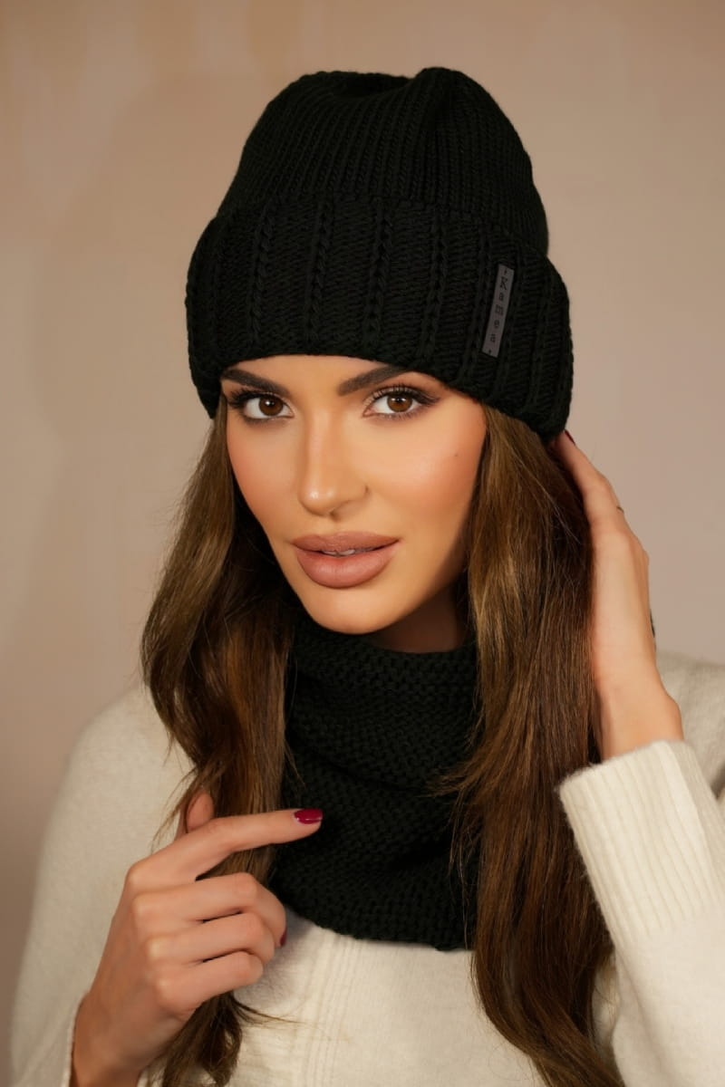 Komplet (Czapka+ Komin), Model: Komplet-Leona, Kolor: czarny, Skład materiału: 50% Akryl; 30% Wełna; 20% Poliamid, Rozmiar: Uniwersalny (54-60) (Komplet (Czapka+ Komin), zdjęcie 2)