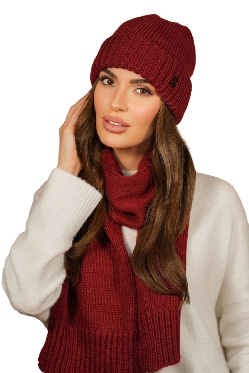 Komplety: czapka + szalik/komin, Model: Raisa-Komplet, Kolor: bordowy, Skład materiału: 50% Akryl; 30% Wełna; 20% Poliamid, Przeznaczenie: Jesień/Zima, Wymiary(długość/szerokość): 162cm/26cm