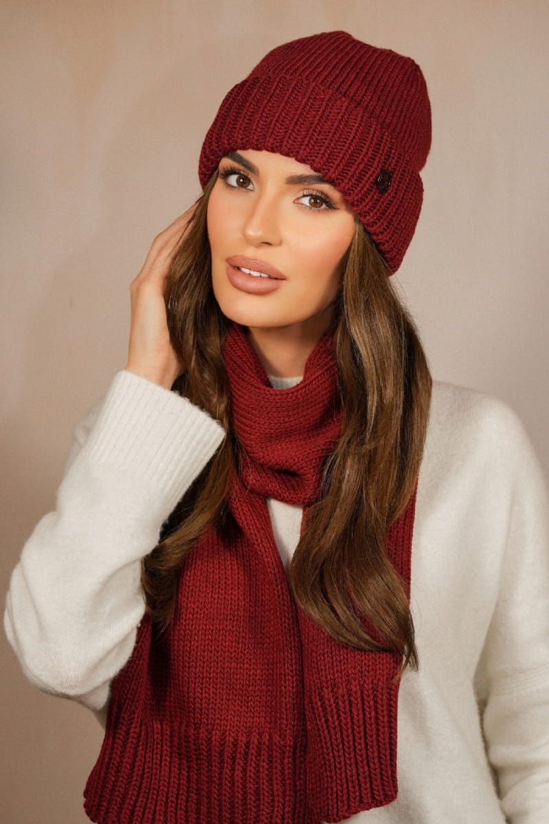 Komplety: czapka + szalik/komin, Model: Raisa-Komplet, Kolor: bordowy, Skład materiału: 50% Akryl; 30% Wełna; 20% Poliamid, Przeznaczenie: Jesień/Zima, Wymiary(długość/szerokość): 162cm/26cm (Komplety: czapka + szalik/komin, zdjęcie 2)
