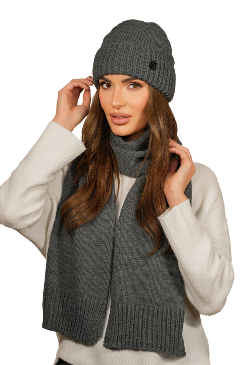 Komplety: czapka + szalik/komin, Model: Raisa-Komplet, Kolor: grafitowy, Skład materiału: 50% Akryl; 30% Wełna; 20% Poliamid, Przeznaczenie: Jesień/Zima, Wymiary(długość/szerokość): 162cm/26cm