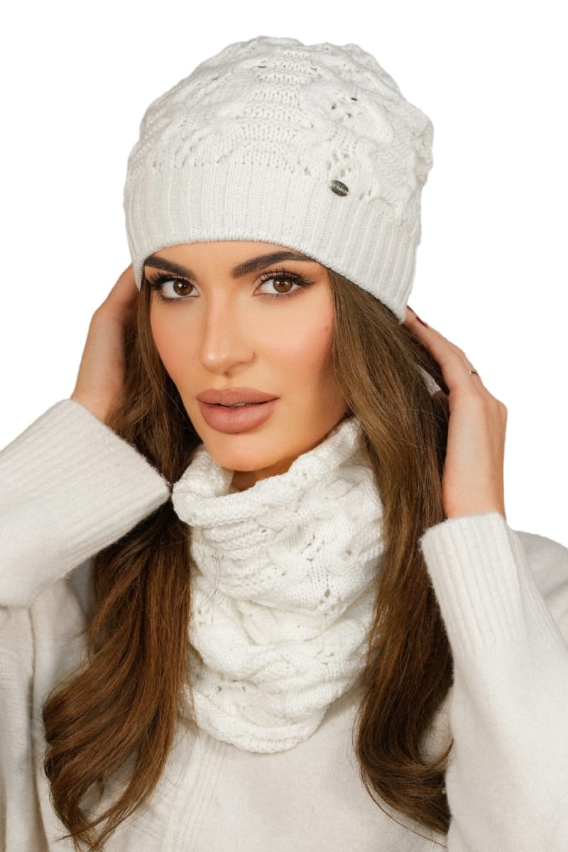 Komplet (Czapka + Komin), Model: Kamila-Komplet, Kolor: ekru, Skład materiału: 50% Akryl; 30% Wełna; 20% Poliamid, Przeznaczenie: Jesień/Zima, Wymiary(długość/szerokość): 32cm/33cm