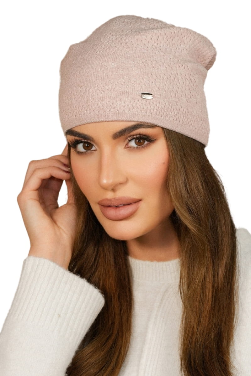 Čepice, Model: Narcyz, Barva: růžová, Složení materiálu: 52% Viskóza; 26% Pbt; 22% Polyamid, Určení: Podzim/Zima, Velikost: Univerzální (54-60)