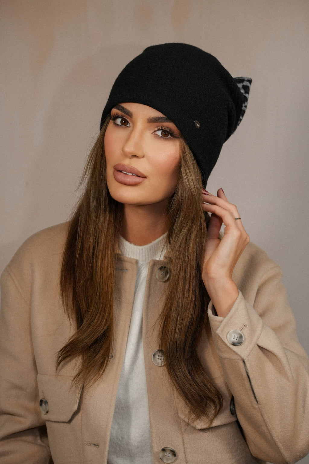 Čepice, Model: Kiku, Barva: černá, Složení materiálu: 80% Vlna; 20% Polyamid, Určení: Podzim/Zima, Velikost: Univerzální (54-60) (Čepice, fotografie 4)