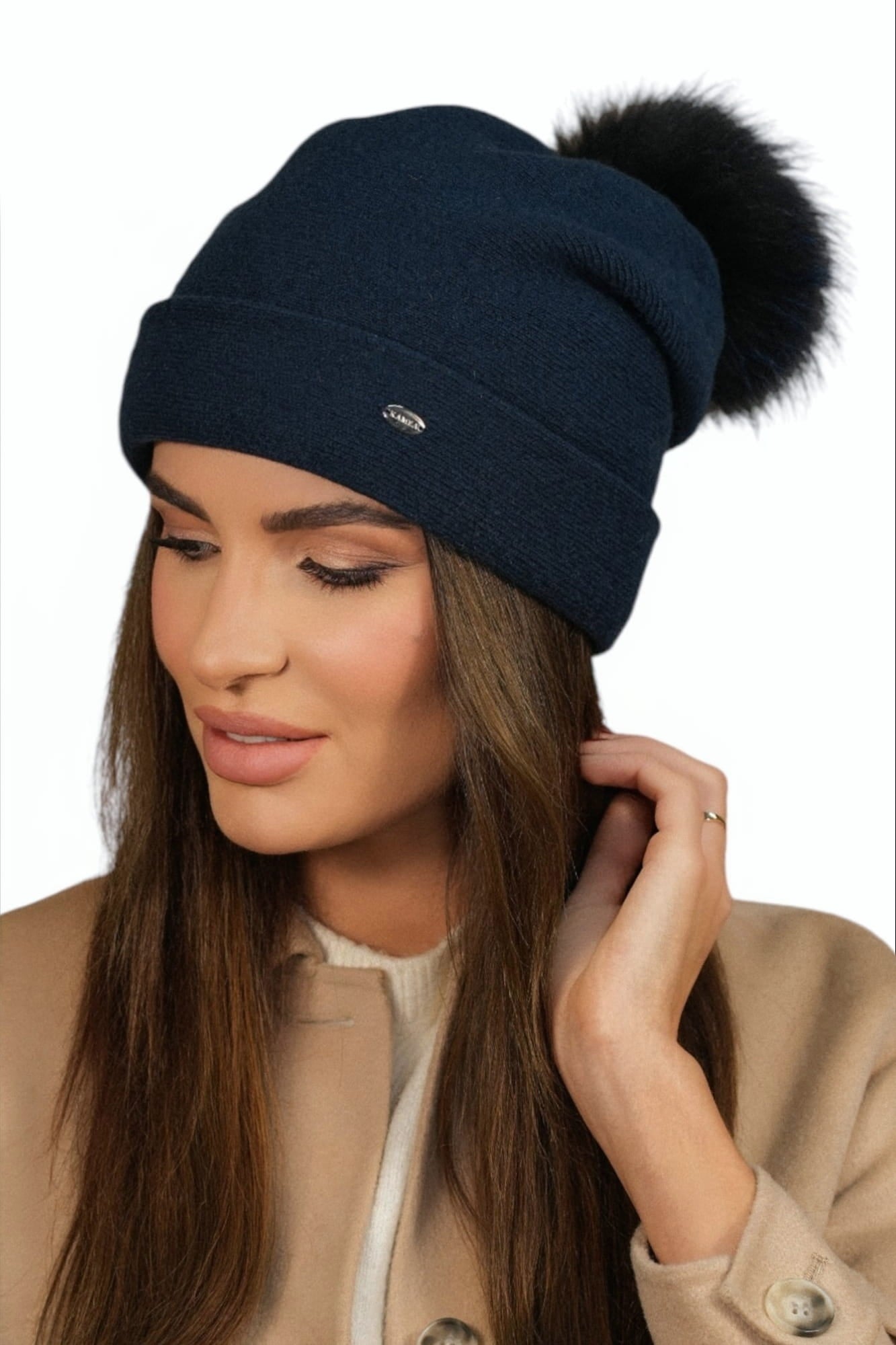 Čepice, Model: Chiru Eco Pompon, Barva: mix tmavě modrá, Složení materiálu: 80% Vlna; 20% Polyamid, Určení: Podzim/Zima, Velikost: Univerzální (54-60)