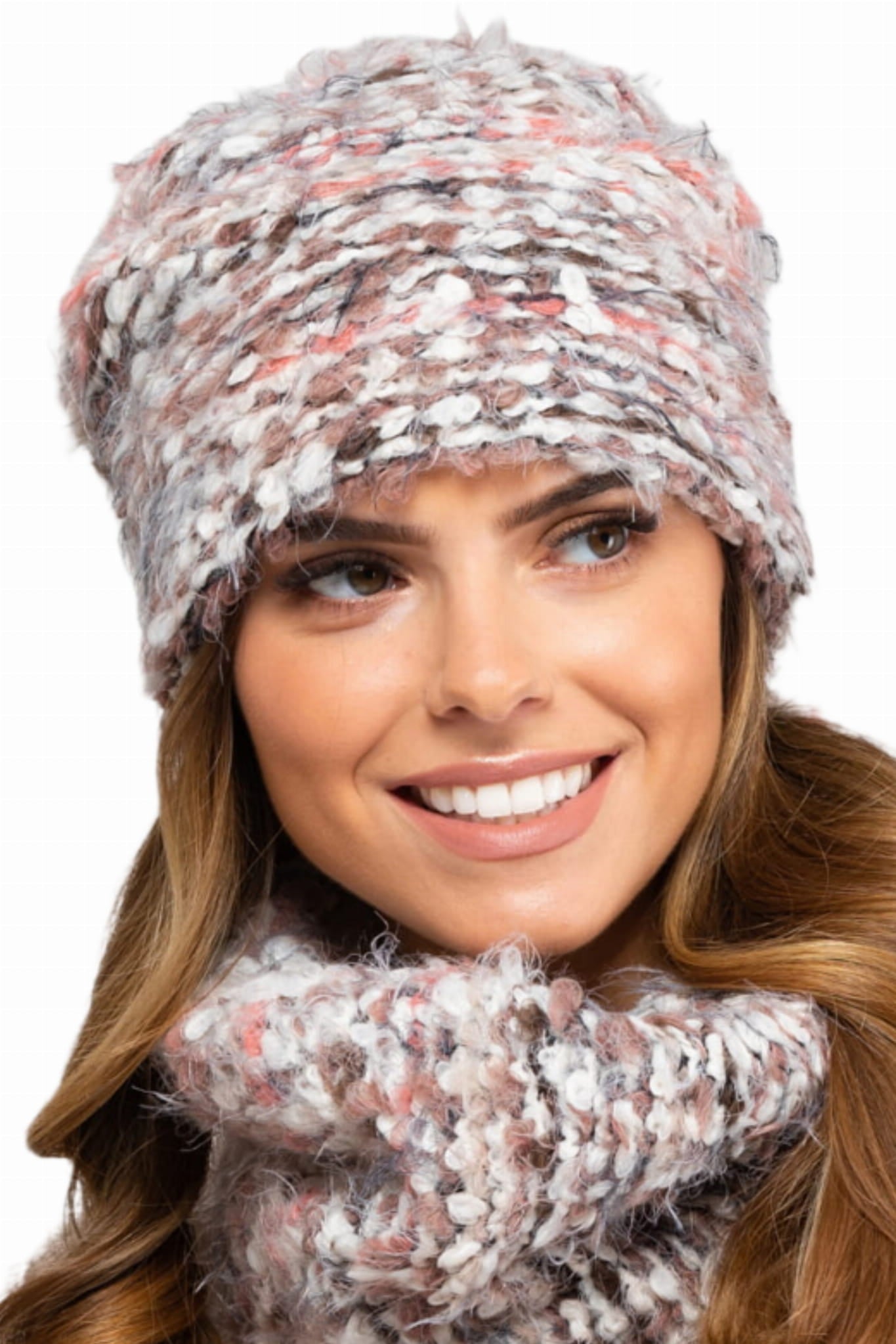 Čepice, Model: Carini, Barva: béžová, Složení materiálu: 50% Vlna; 35% Polyamid; 15% Polyester; Podšívka: 100% Polyester, Určení: Podzim/Zima, Velikost: Univerzální (54-60)