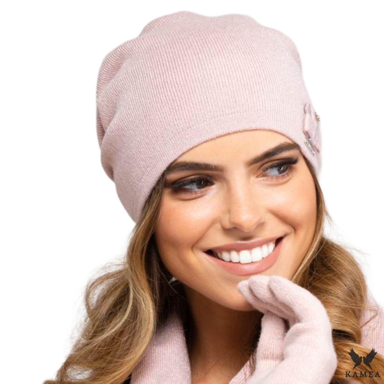 Czapka Damska, Model: Indiana, Kolor: różowy, Skład materiału: 40% Akryl; 25% Wiskoza; 20% Wełna; 15% Elastan, Przeznaczenie: Jesień/Zima, Rozmiar: Uniwersalny (54-60) (Czapka Damska, zdjęcie 2)