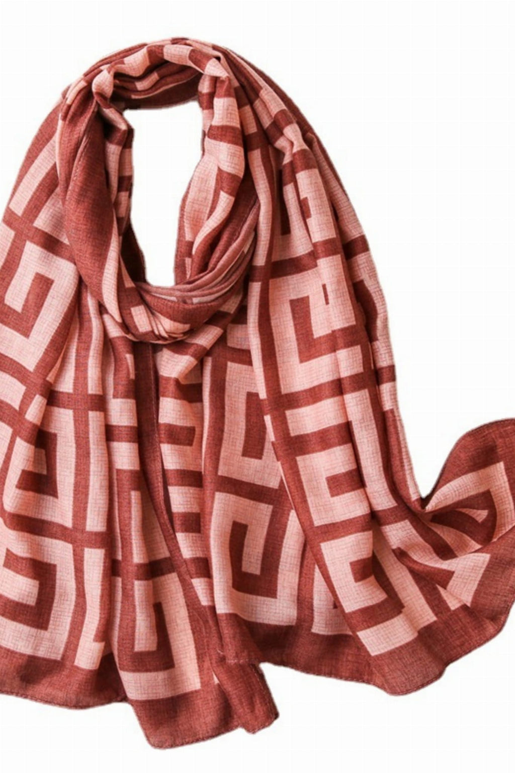Geometrický vzor šátku v odstínu lososové, ideální jako doplněk k stylizaci na krk | KAMEA | Spironik.pl