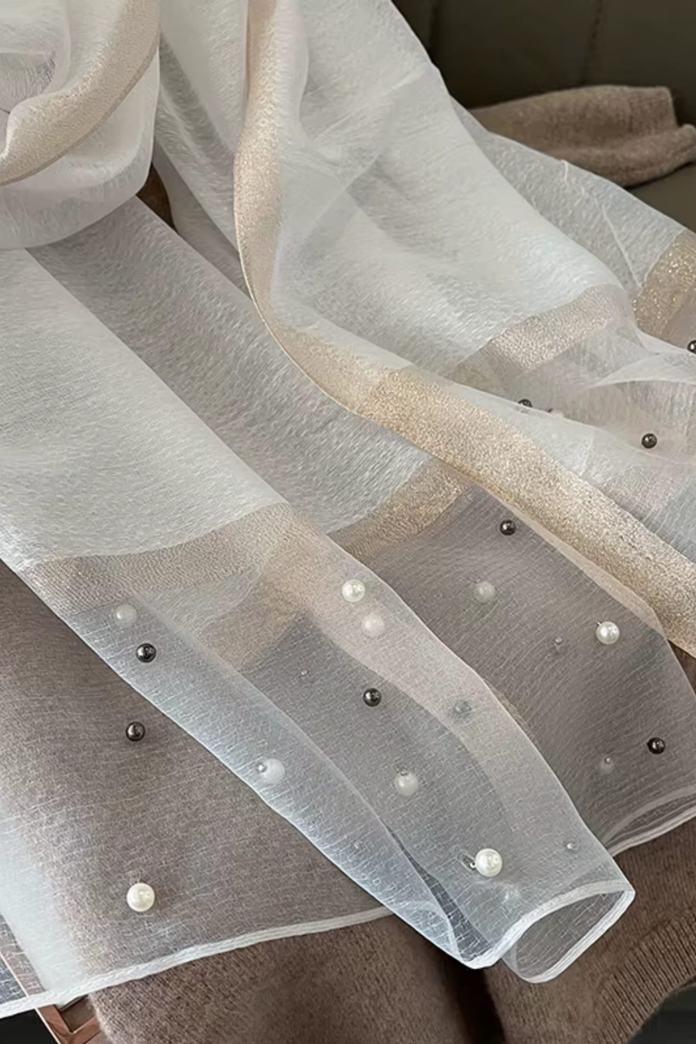 Szalik Damski, Model: RS001-1//T22//1, Kolor: ekru, Skład materiału: 60% Jedwab; 40% Poliester, Przeznaczenie: Wielosezonowe, Wymiary(długość/szerokość): 190cm/75cm (Szalik Damski, zdjęcie 4)