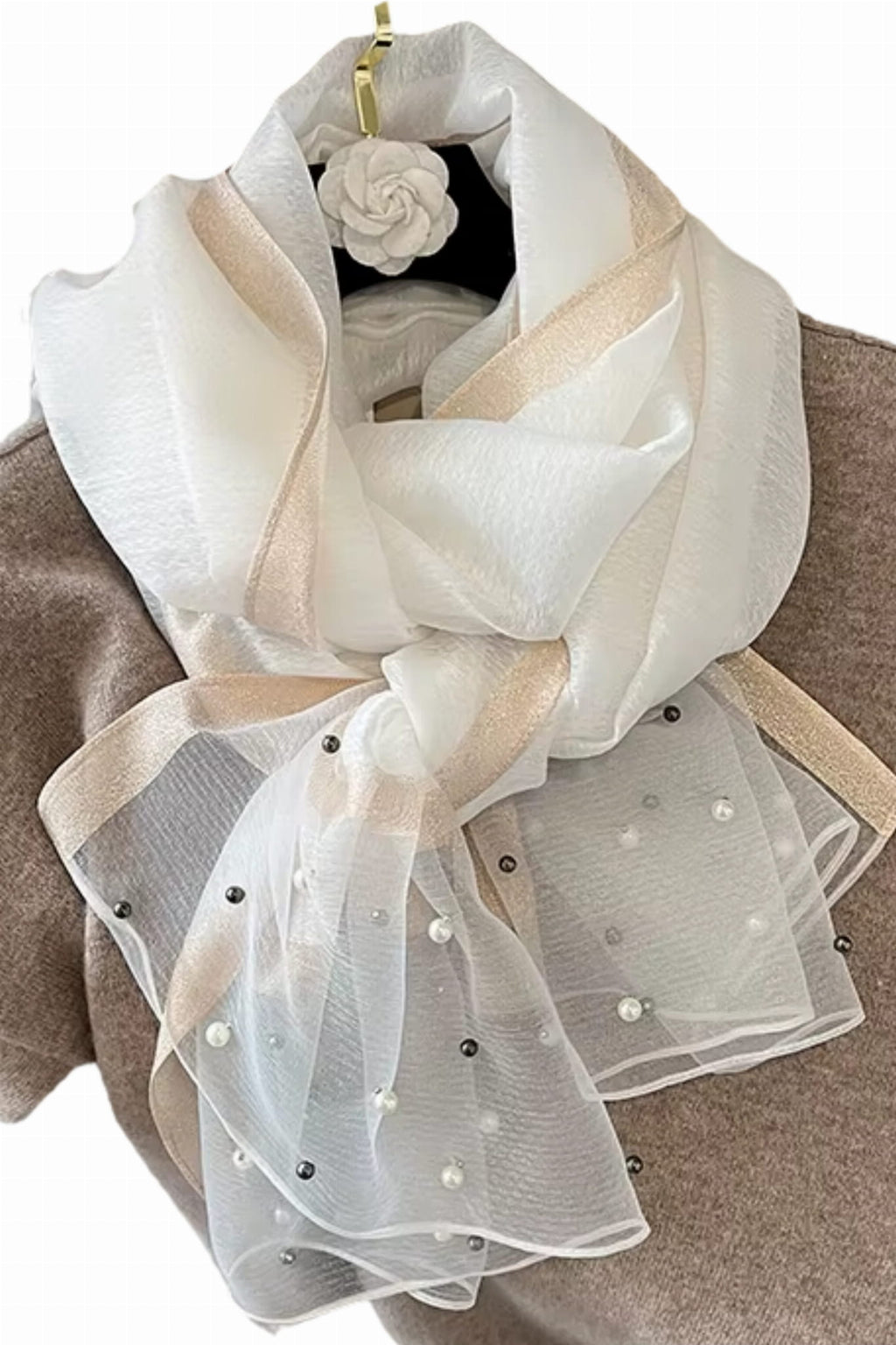 Szalik Damski, Model: RS001-1//T22//1, Kolor: ekru, Skład materiału: 60% Jedwab; 40% Poliester, Przeznaczenie: Wielosezonowe, Wymiary(długość/szerokość): 190cm/75cm (Szalik Damski, zdjęcie 2)