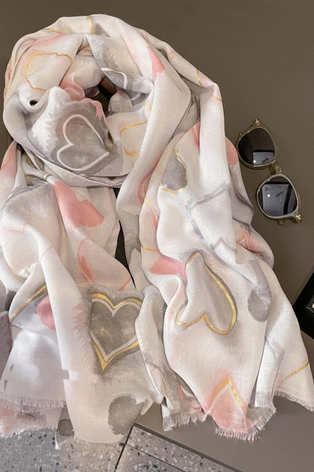 Szalik Damski, Model: C1997-3//T25//4, Kolor: szary, Skład materiału: 50% Wiskoza; 50% Bawełna, Przeznaczenie: Wielosezonowe, Wymiary(długość/szerokość): 180cm/90cm