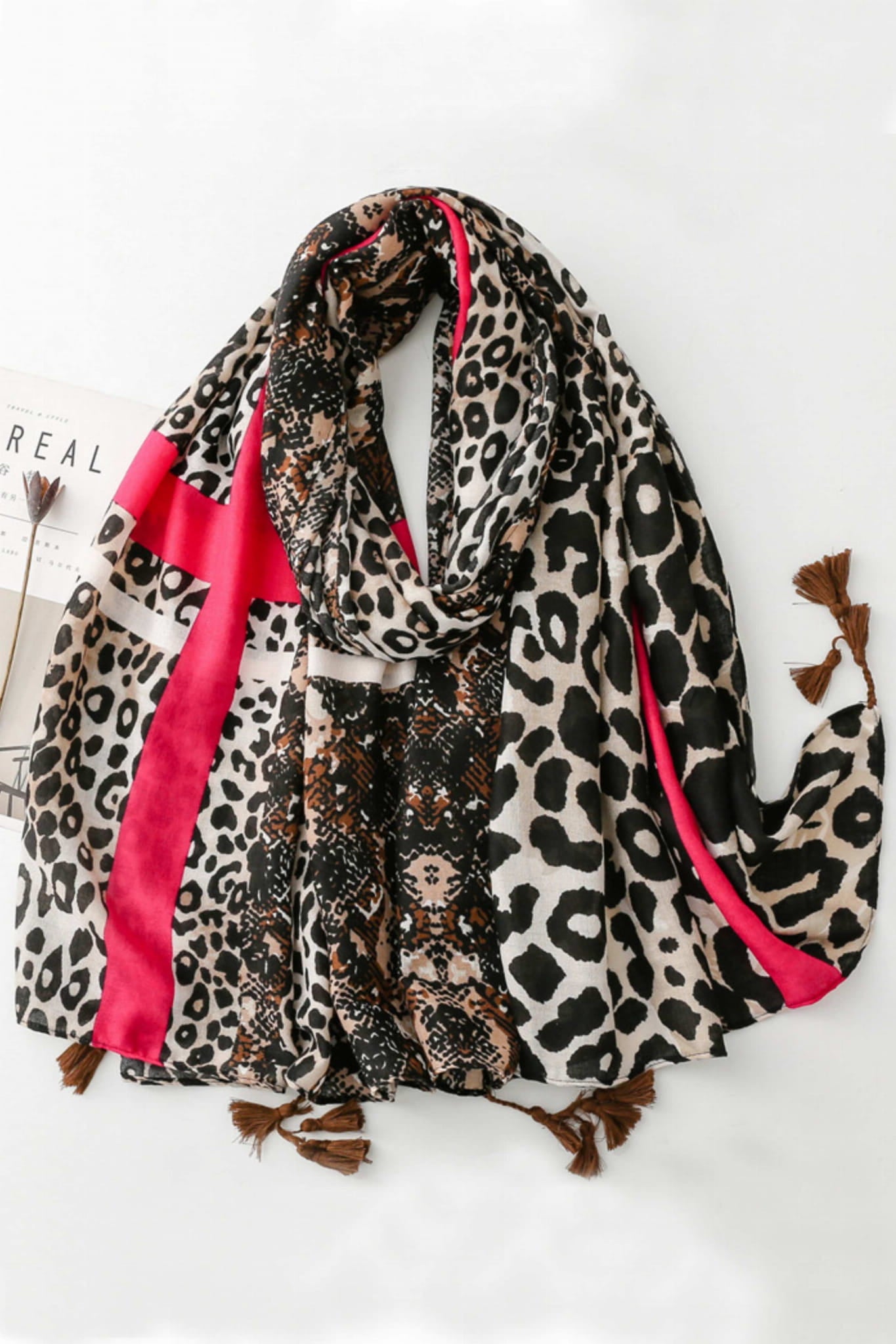 Szalik Damski, Model: C2014//T27//6, Kolor: brązowy, Skład materiału: 100% Wiskoza, Przeznaczenie: Wielosezonowe, Wymiary(długość/szerokość): 180cm/90cm