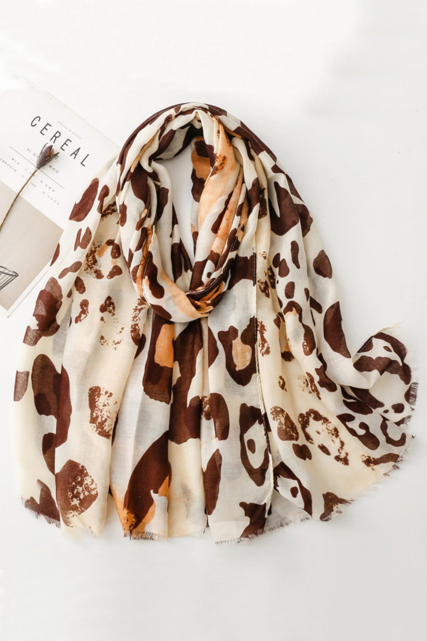 Szalik Damski, Model: C2040-3//T26//5, Kolor: jasny brązowy, Skład materiału: 50% Wiskoza; 50% Bawełna, Przeznaczenie: Wielosezonowe, Wymiary(długość/szerokość): 180cm/90cm