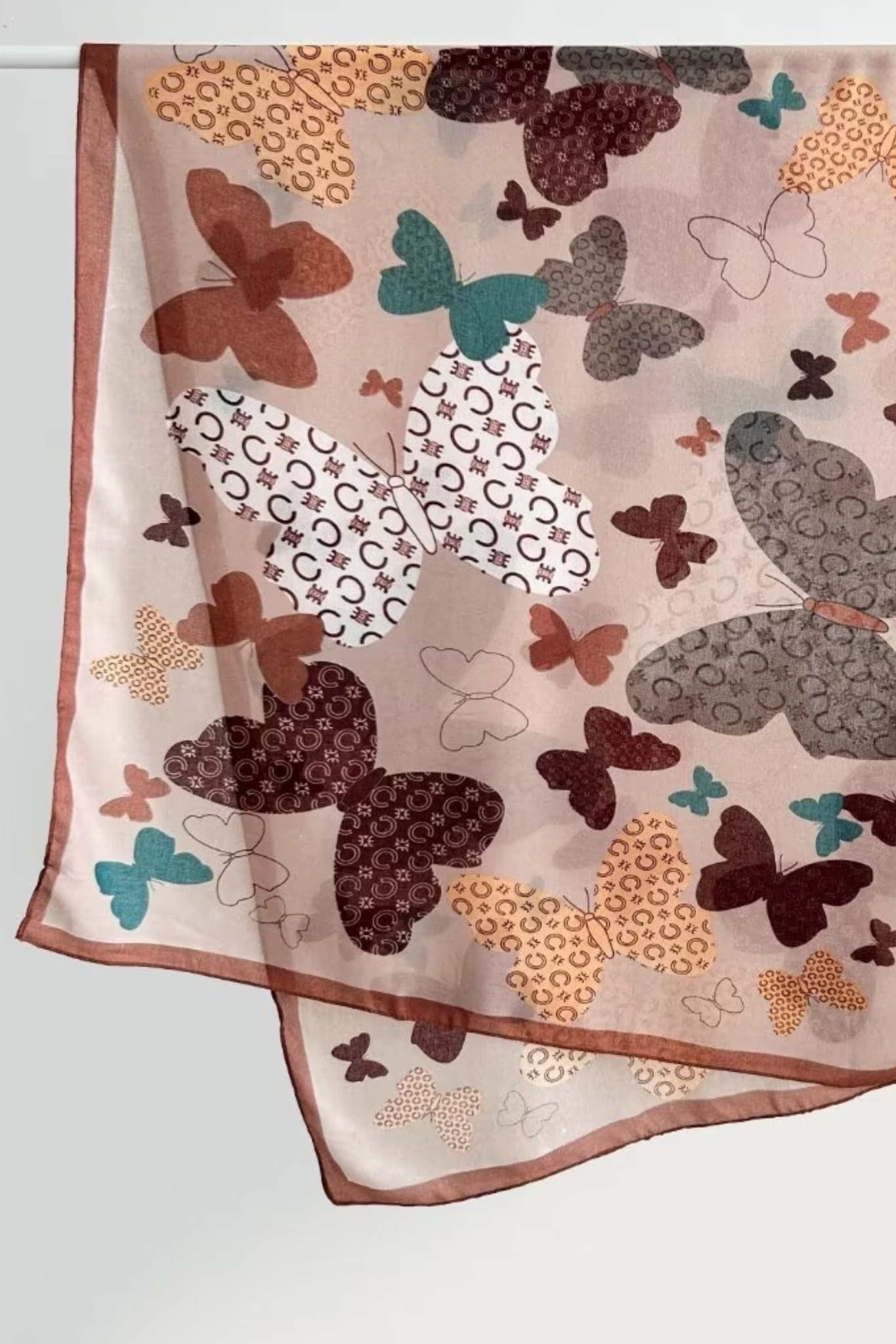 Szaliki, Model: C2078-2//T32//11, Kolor: brązowy, Skład materiału: 100% Wiskoza, Przeznaczenie: Wielosezonowe, Wymiary(długość/szerokość): 180cm/85cm (Szaliki, zdjęcie 2)