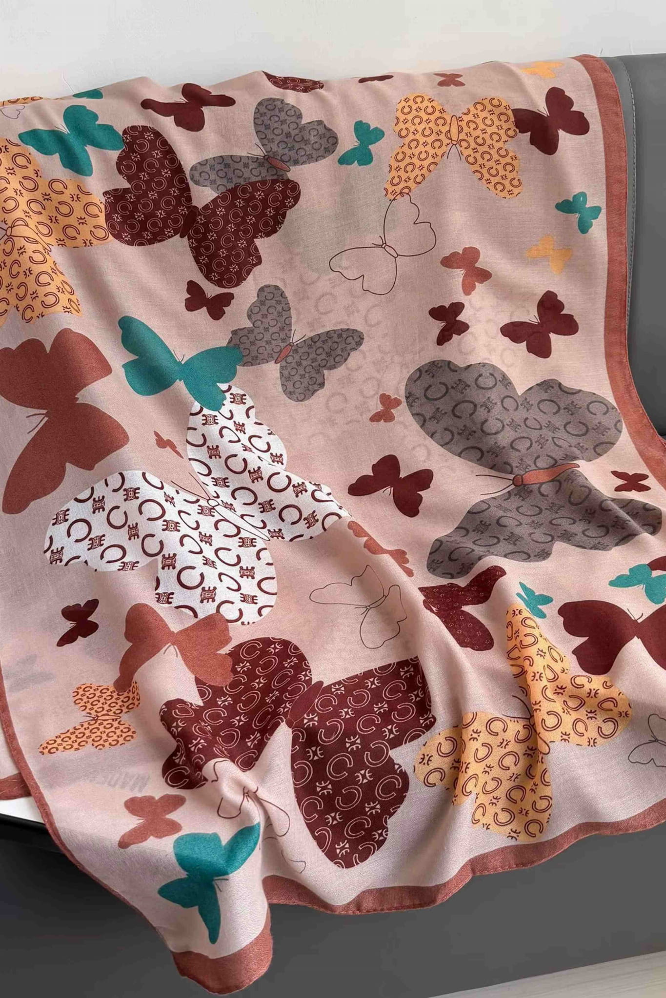 Szaliki, Model: C2078-2//T32//11, Kolor: brązowy, Skład materiału: 100% Wiskoza, Przeznaczenie: Wielosezonowe, Wymiary(długość/szerokość): 180cm/85cm (Szaliki, zdjęcie 3)