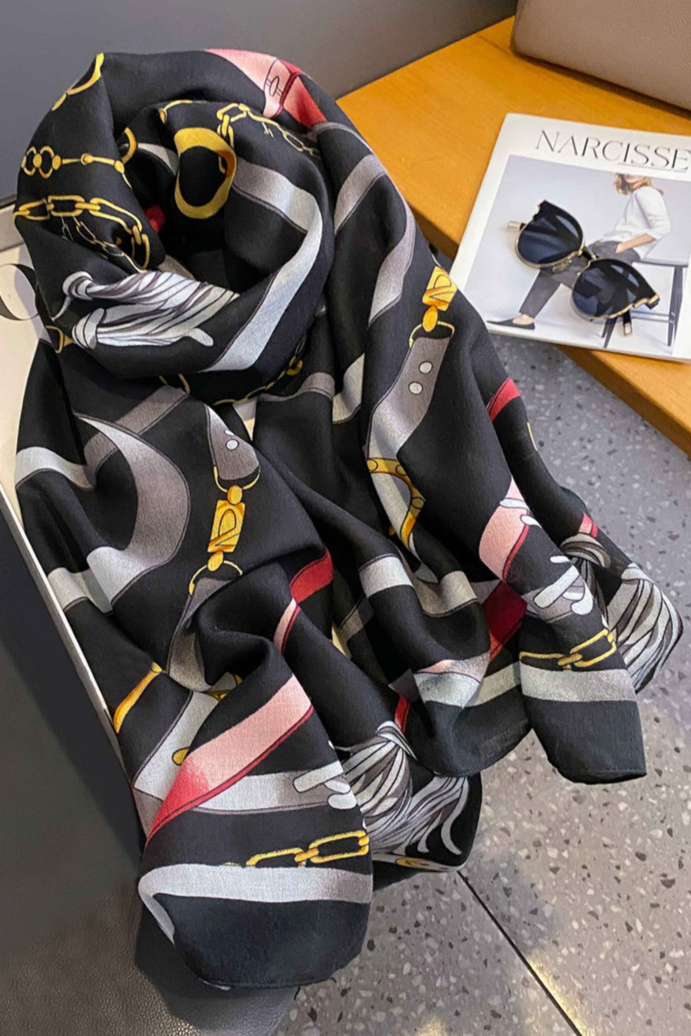 Model: C2172-3//T32//11, Kolor: czarny, Skład materiału: 100% Wiskoza, Przeznaczenie: Wielosezonowe, Wymiary(długość/szerokość): 180cm/85cm