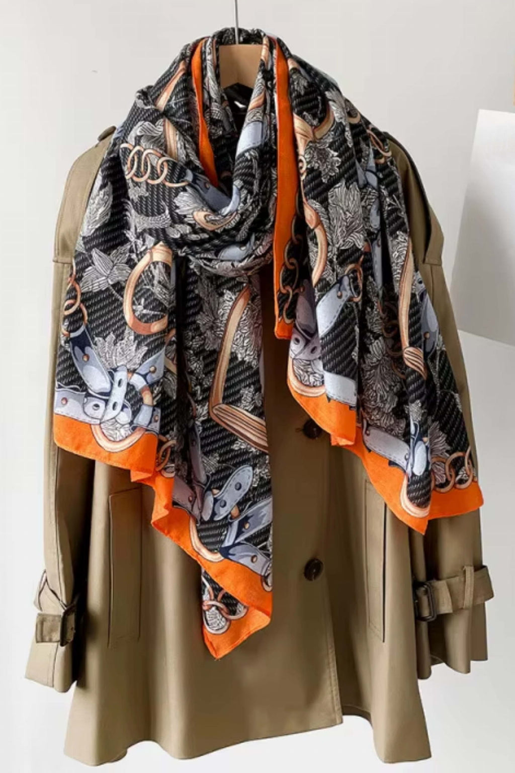 Szaliki, Model: C2173-4//T32//11, Kolor: pomarańczowy, Skład materiału: 100% Wiskoza, Przeznaczenie: Wielosezonowe, Wymiary(długość/szerokość): 180cm/85cm