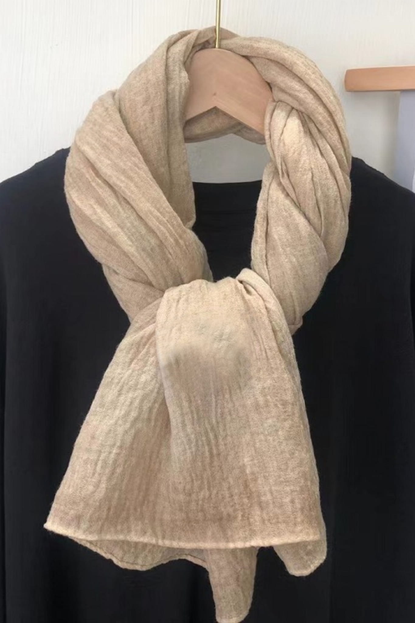 Dámský šátek, Model: C2226-4//T30//9, Barva: béžová, Složení materiálu: 80% Bavlna; 20% Polyester, Určení: Vícesezónní, Rozměry(délka/šířka): 180cm/90cm