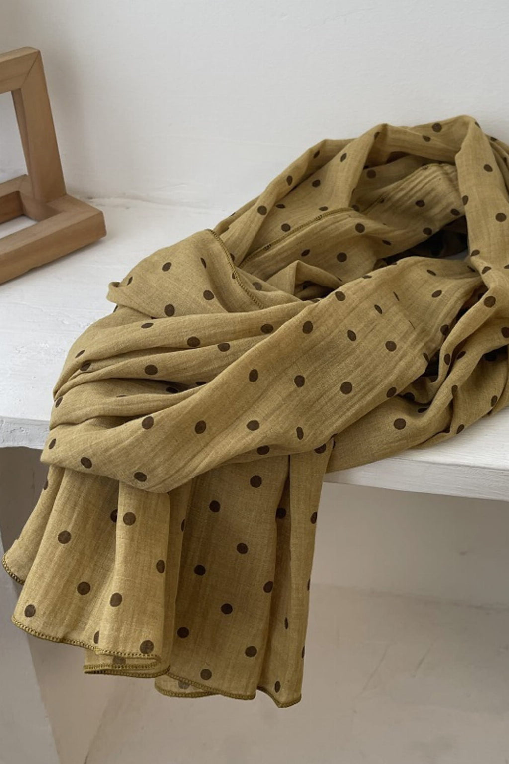 Dámský šátek, Model: C2225-2//T29//8, Barva: hořčicová, Složení materiálu: 80% Bavlna; 20% Polyester, Určení: Více sezónní, Rozměry(délka/šířka): 180cm/90cm