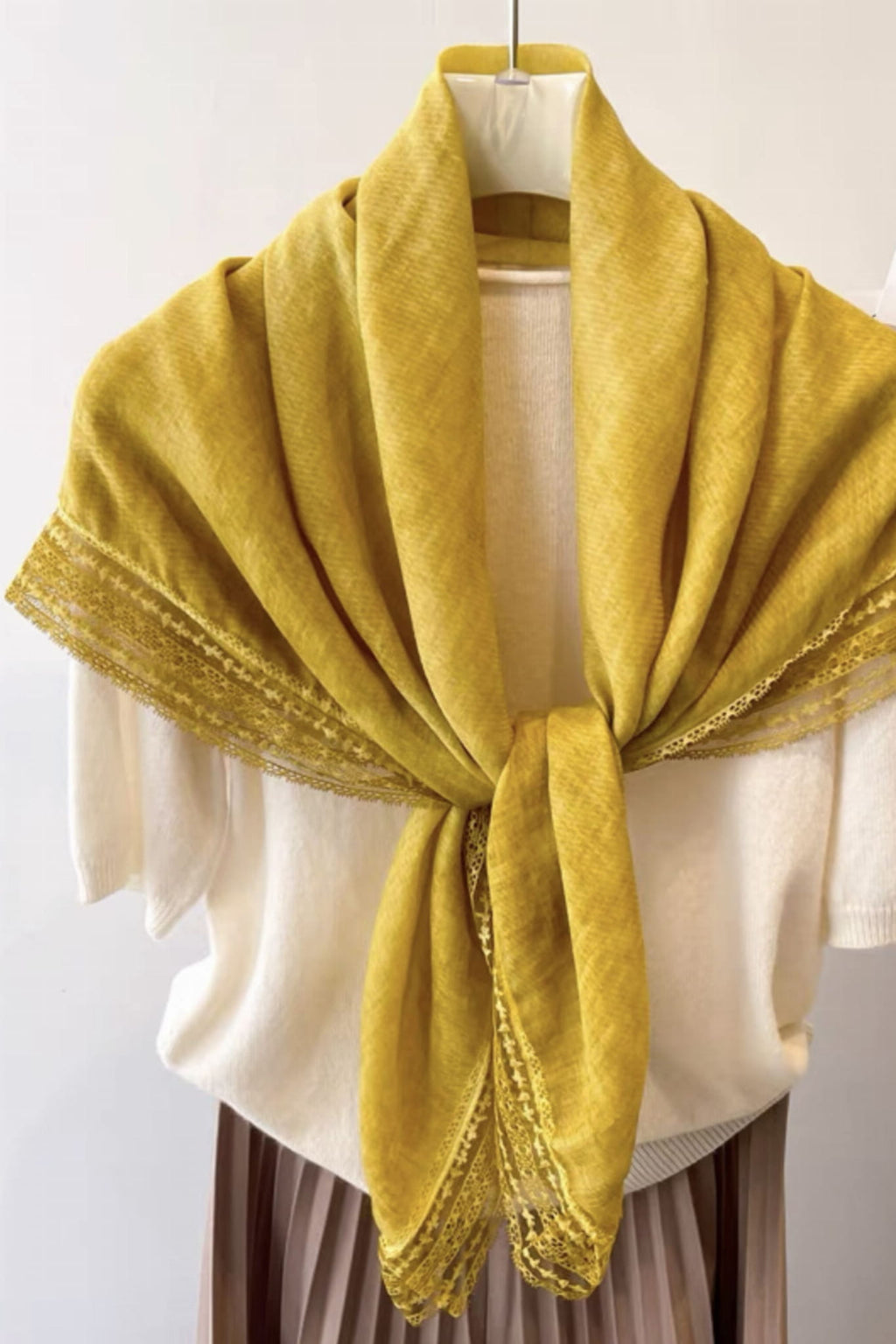 Chusta Damska, Model: C2223-6//T29//8, Kolor: żółty, Skład materiału: 80% Bawełna; 20% Poliester, Przeznaczenie: Wielosezonowe, Wymiary(długość/szerokość): 100cm/100cm