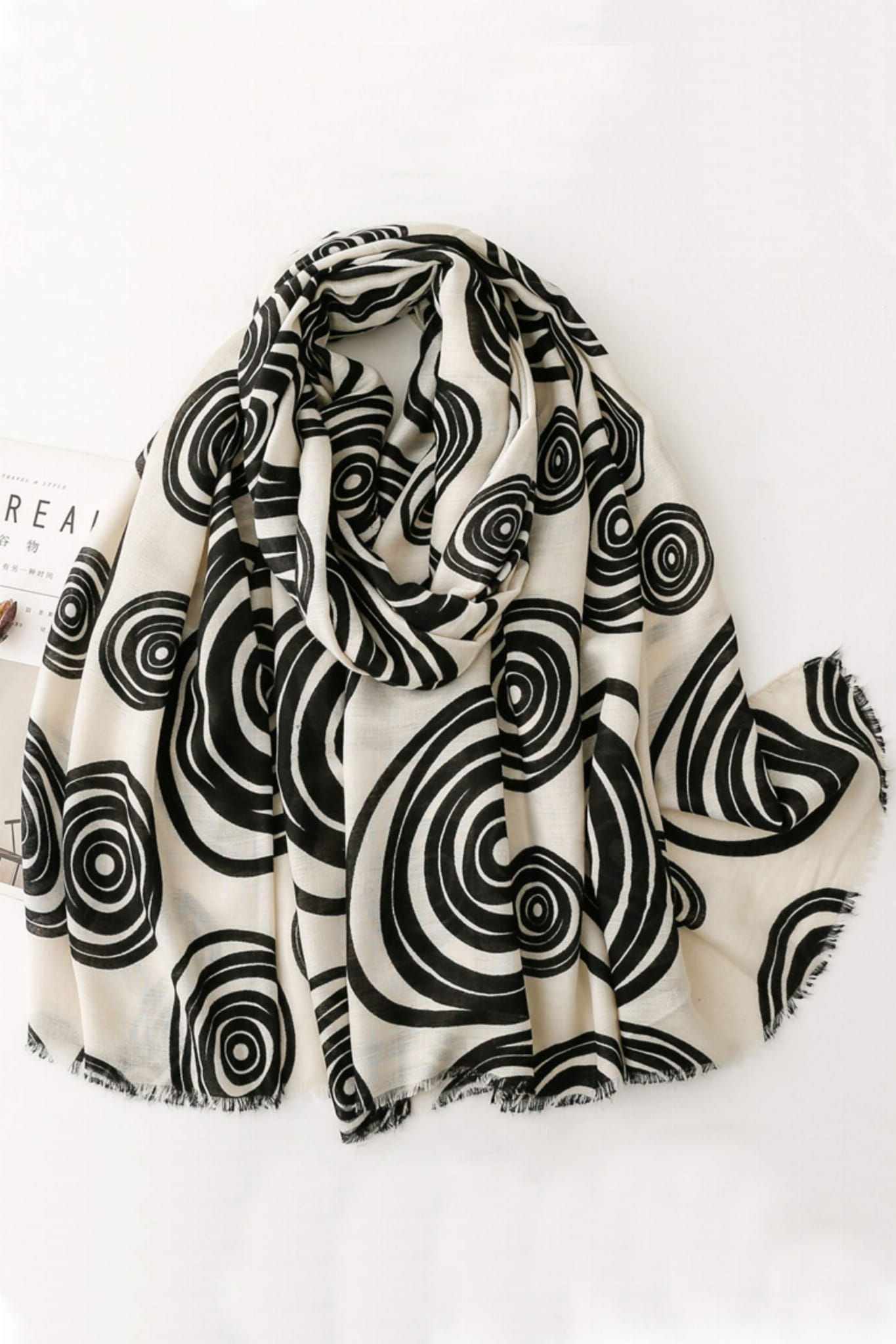 Szalik Damski, Model: C2185-1//T26//5, Kolor: ekru, Skład materiału: 50% Wiskoza; 50% Bawełna, Przeznaczenie: Wielosezonowe, Wymiary(długość/szerokość): 180cm/90cm