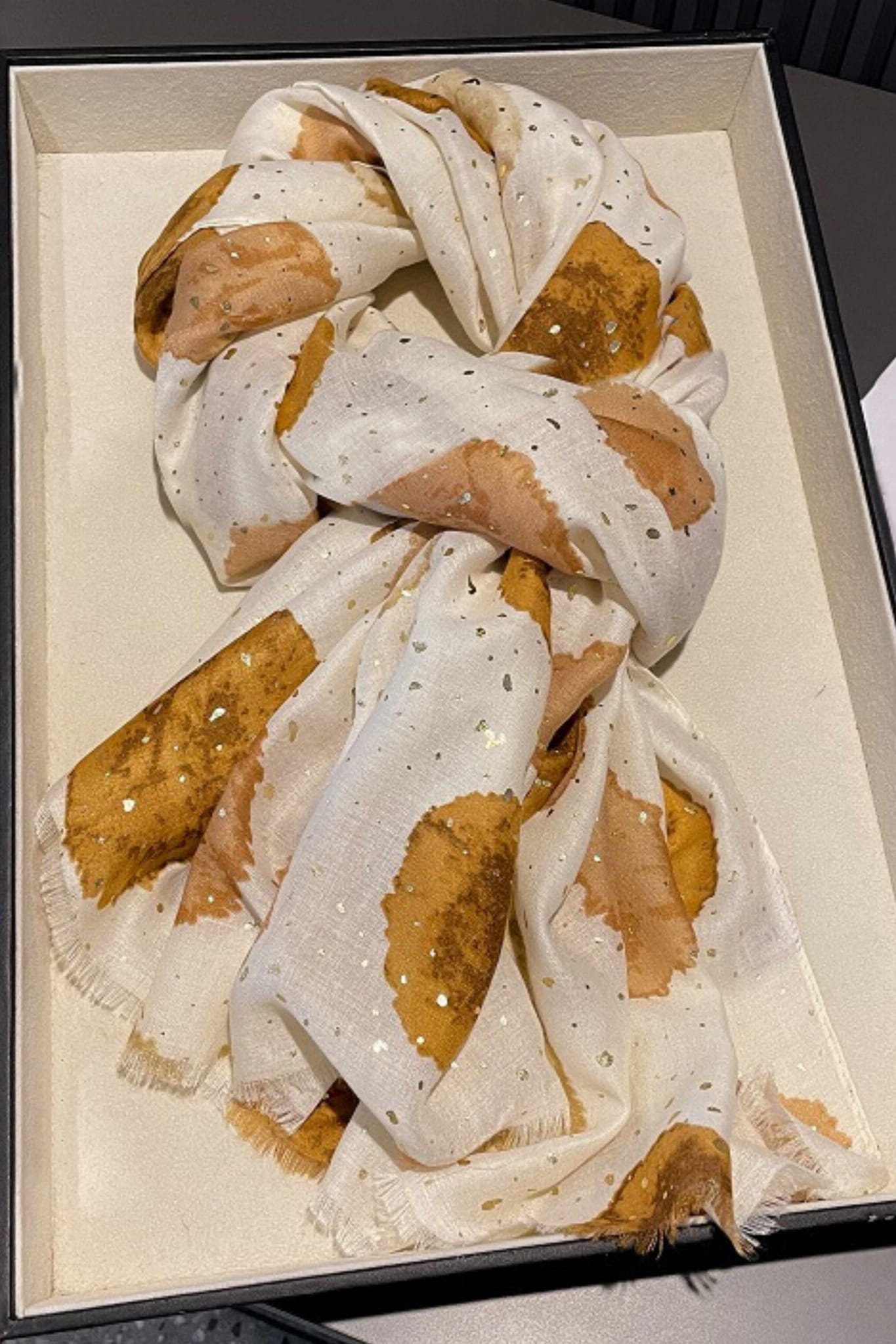 Szalik Damski, Model: C2277-1//T27//6, Kolor: ekru, Skład materiału: 50% Wiskoza; 50% Bawełna, Przeznaczenie: Wielosezonowe, Wymiary(długość/szerokość): 180cm/90cm