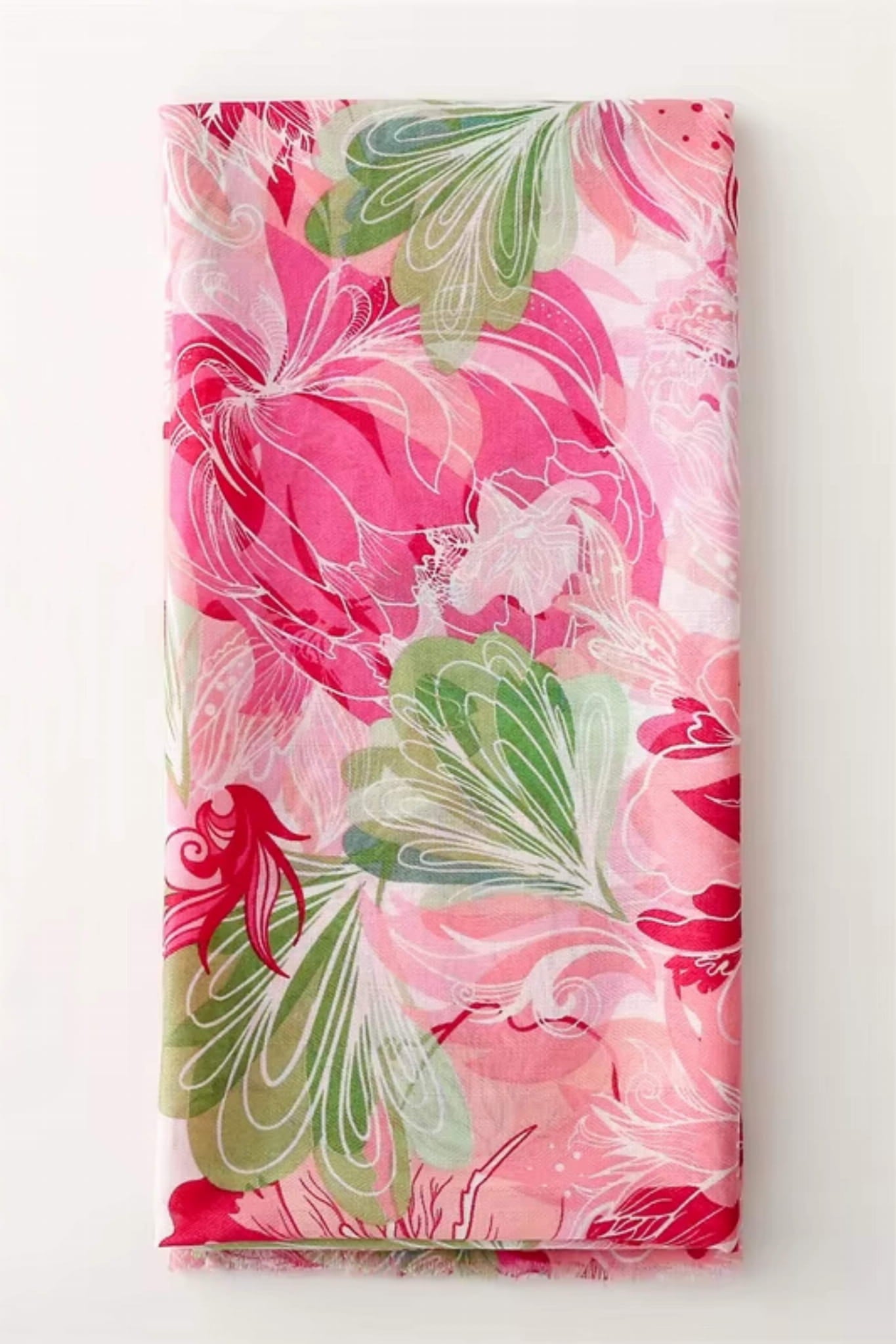 Detal wzoru kwiatowego na różowo-zielonym szalu damskim, wykonanym z delikatnej wiskozy | KAMEA | Spironik.pl