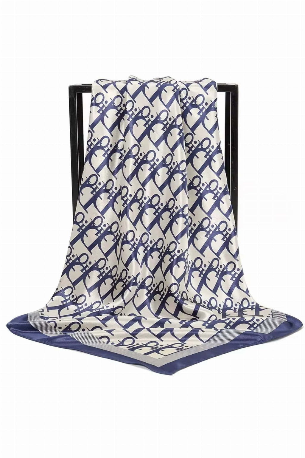 Apaszka, Model: F118//T34//13, Kolor: ekru, Skład materiału: 100% Poliester, Przeznaczenie: Wielosezonowe, Wymiary(długość/szerokość): 90cm/90cm