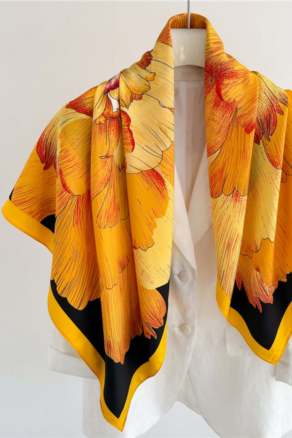 Apaszka, Model: F247-2//T37//16, Kolor: żółty, Skład materiału: 100% Poliester, Przeznaczenie: Wielosezonowe, Wymiary(długość/szerokość): 90cm/90cm