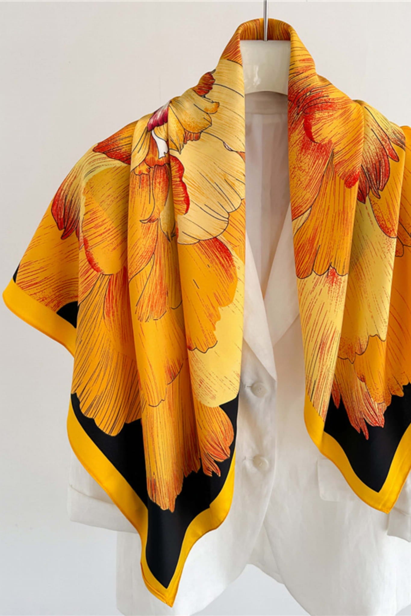 Apaszka, Model: F247-2//T37//16, Kolor: żółty, Skład materiału: 100% Poliester, Przeznaczenie: Wielosezonowe, Wymiary(długość/szerokość): 90cm/90cm