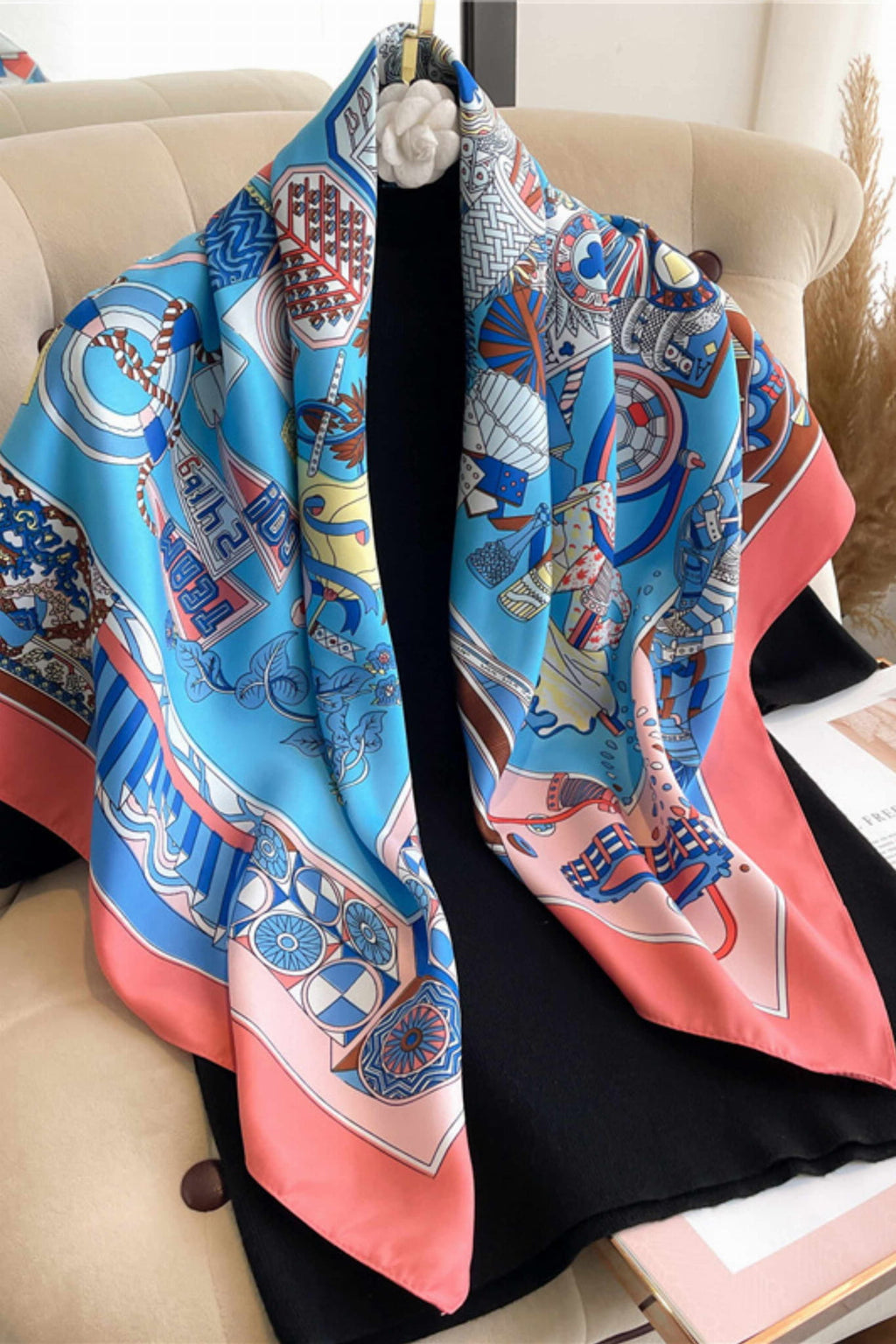 Apaszka, Model: F249-3//T36//15, Kolor: niebieski, Skład materiału: 100% Poliester, Przeznaczenie: Wielosezonowe, Wymiary(długość/szerokość): 90cm/90cm