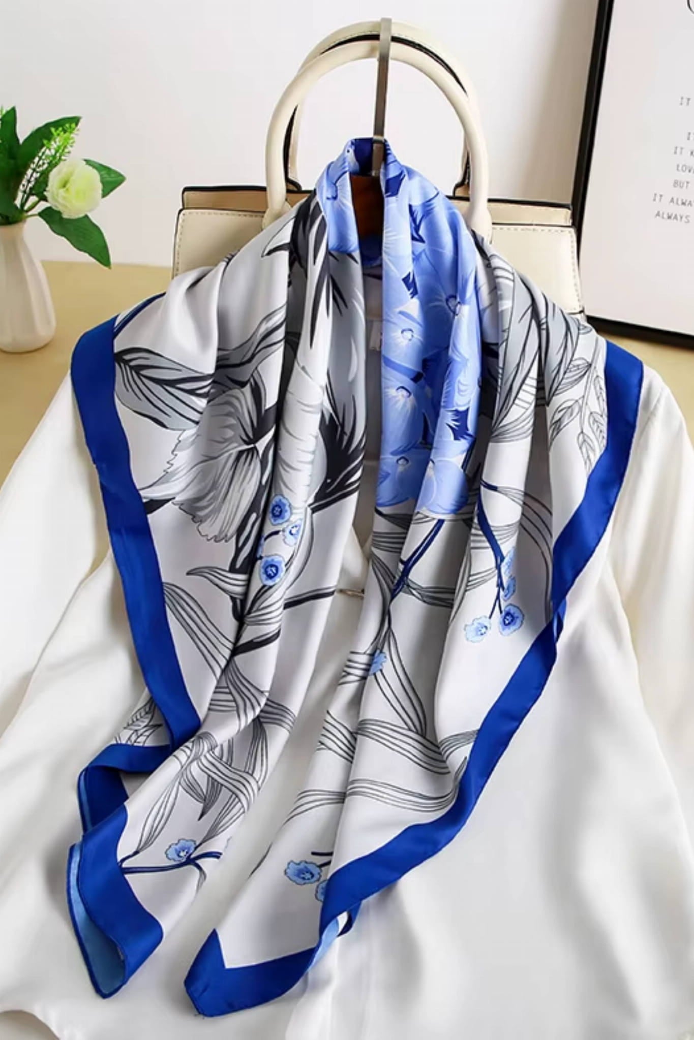 Apaszka, Model: F259-2//T36//15, Kolor: chabrowy, Skład materiału: 100% Poliester, Przeznaczenie: Wielosezonowe, Wymiary(długość/szerokość): 90cm/90cm