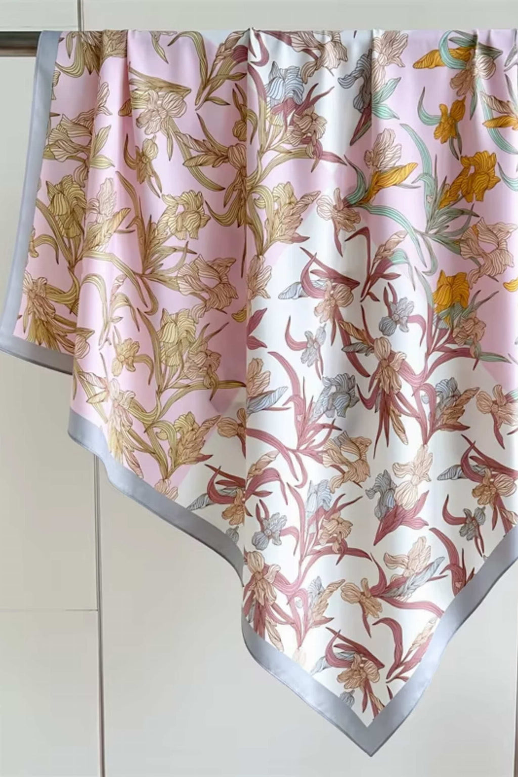 Apaszka, Model: F261-3//T37//16, Kolor: różowy, Skład materiału: 100% Poliester, Przeznaczenie: Wielosezonowe, Wymiary(długość/szerokość): 90cm/90cm