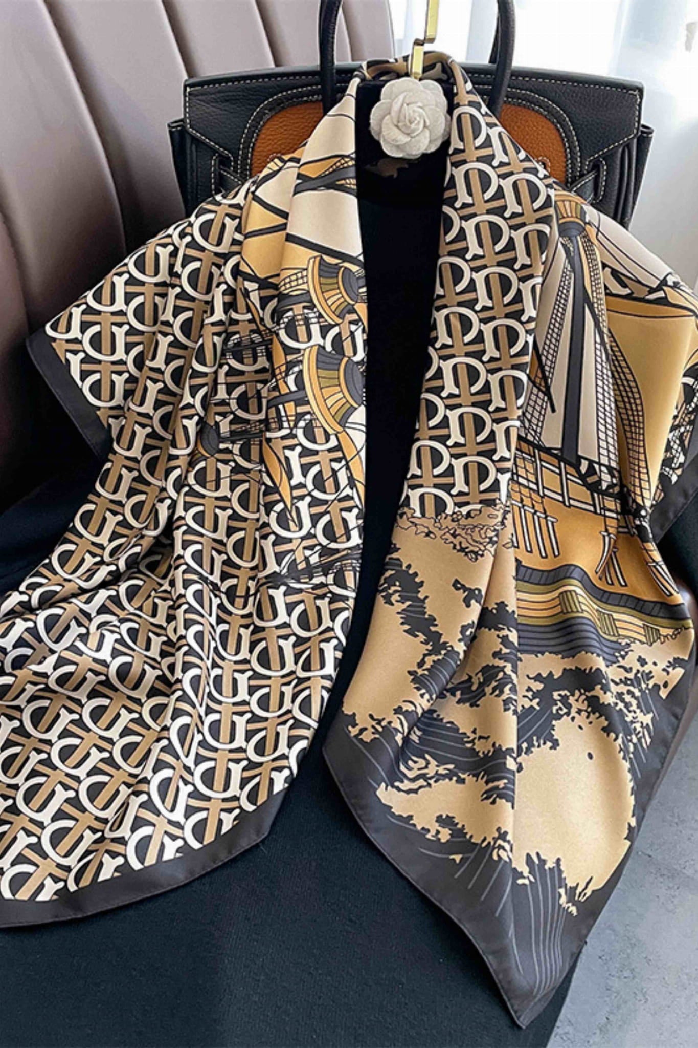 Apaszka, Model: F347-2//T35//14, Kolor: beżowy, Skład materiału: 100% Poliester, Przeznaczenie: Wielosezonowe, Wymiary(długość/szerokość): 90cm/90cm