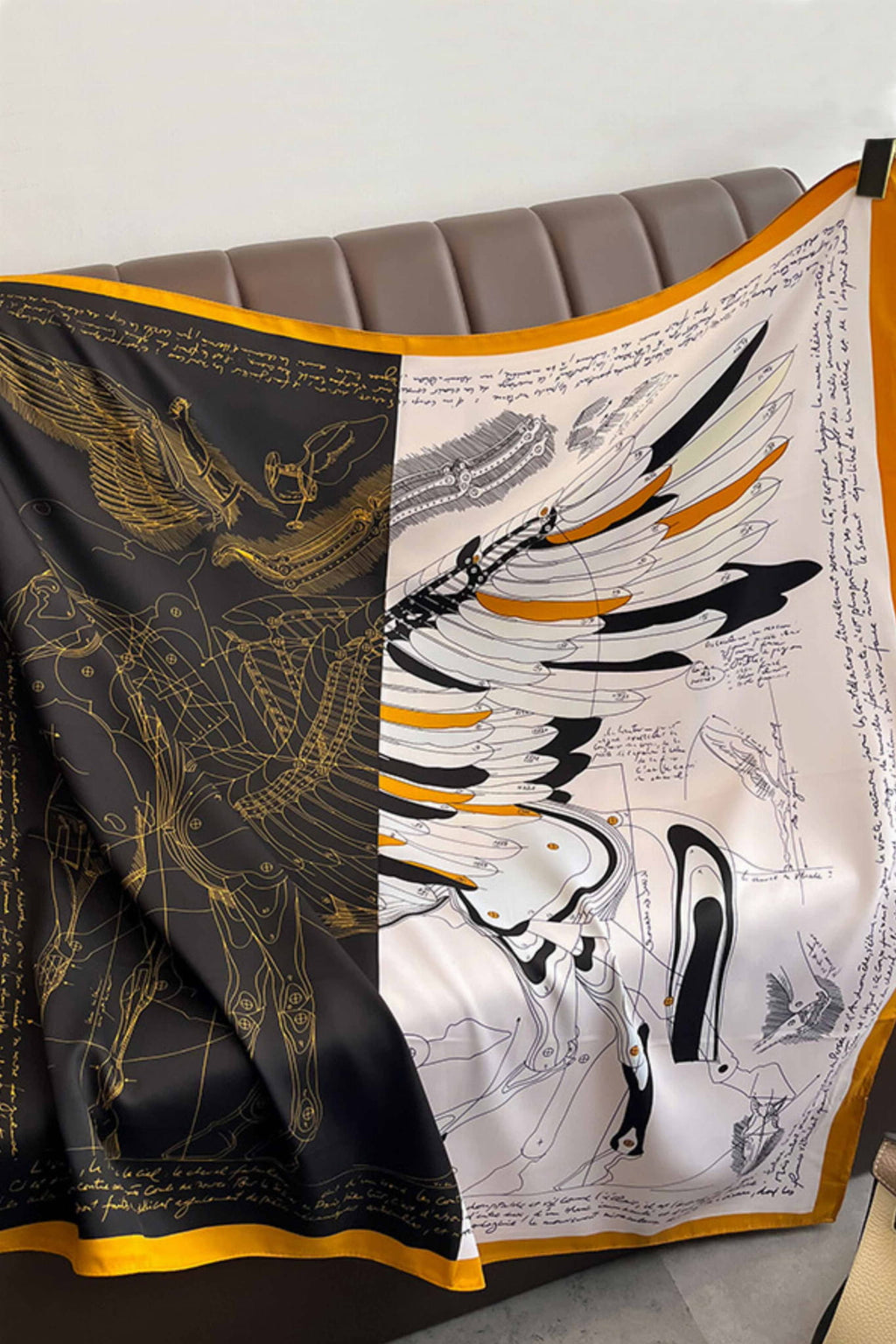 Apaszka, Model: F352-2//T35//14, Kolor: czarny, Skład materiału: 100% Poliester, Przeznaczenie: Wielosezonowe, Wymiary(długość/szerokość): 90cm/90cm