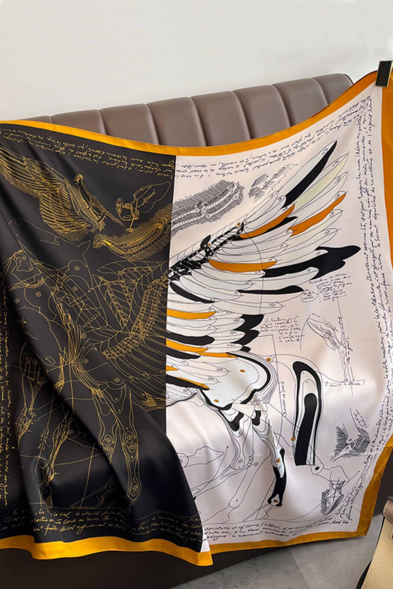 Apaszka, Model: F352-2//T35//14, Kolor: czarny, Skład materiału: 100% Poliester, Przeznaczenie: Wielosezonowe, Wymiary(długość/szerokość): 90cm/90cm