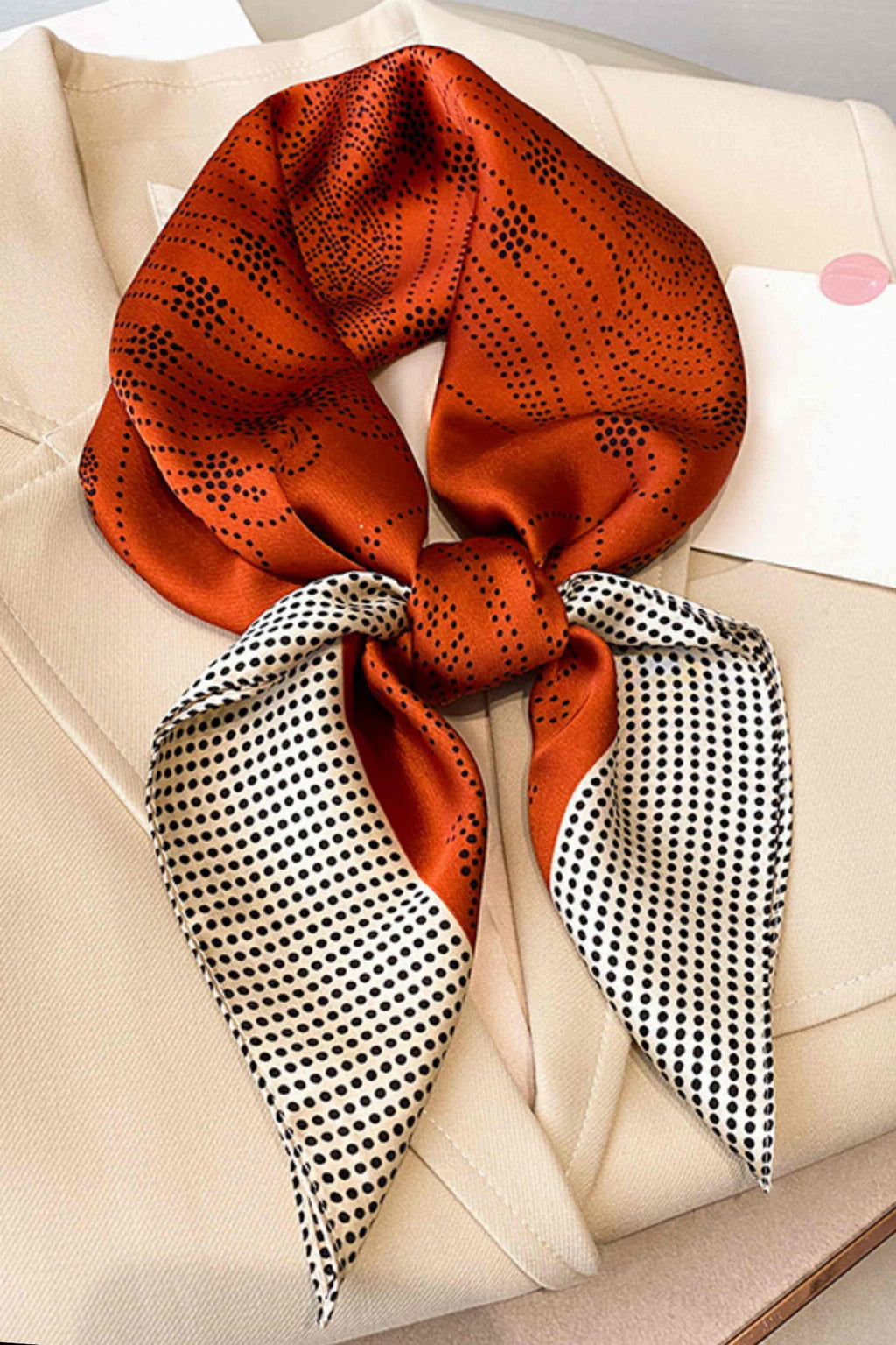 Apaszka, Model: FJ114-1//T41//20, Kolor: rudy, Skład materiału: 100% Poliester, Przeznaczenie: Wielosezonowe, Wymiary(długość/szerokość): 70cm/70cm