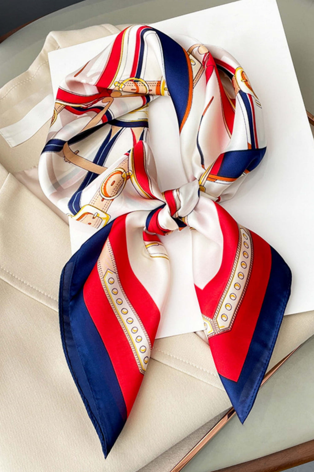 Apaszka, Model: FJ156-3//T40//19, Kolor: czerwony, Skład materiału: 100% Poliester, Przeznaczenie: Wielosezonowe, Wymiary(długość/szerokość): 70cm/70cm