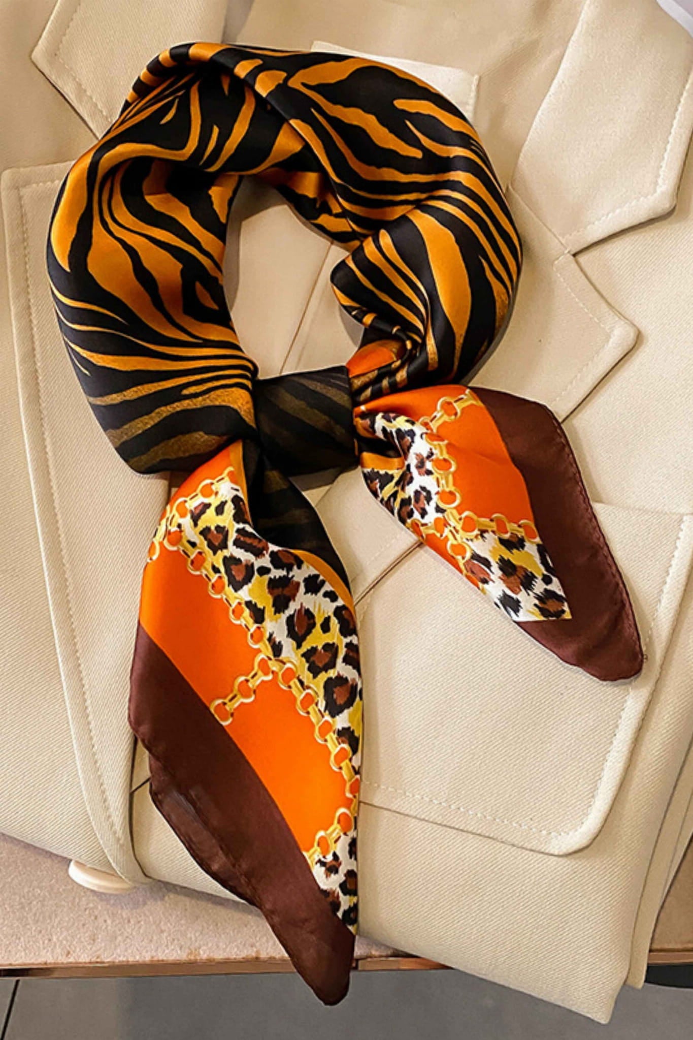 Apaszka, Model: FJ213-2//T40//19, Kolor: rudy, Skład materiału: 100% Poliester, Przeznaczenie: Wielosezonowe, Wymiary(długość/szerokość): 70cm/70cm