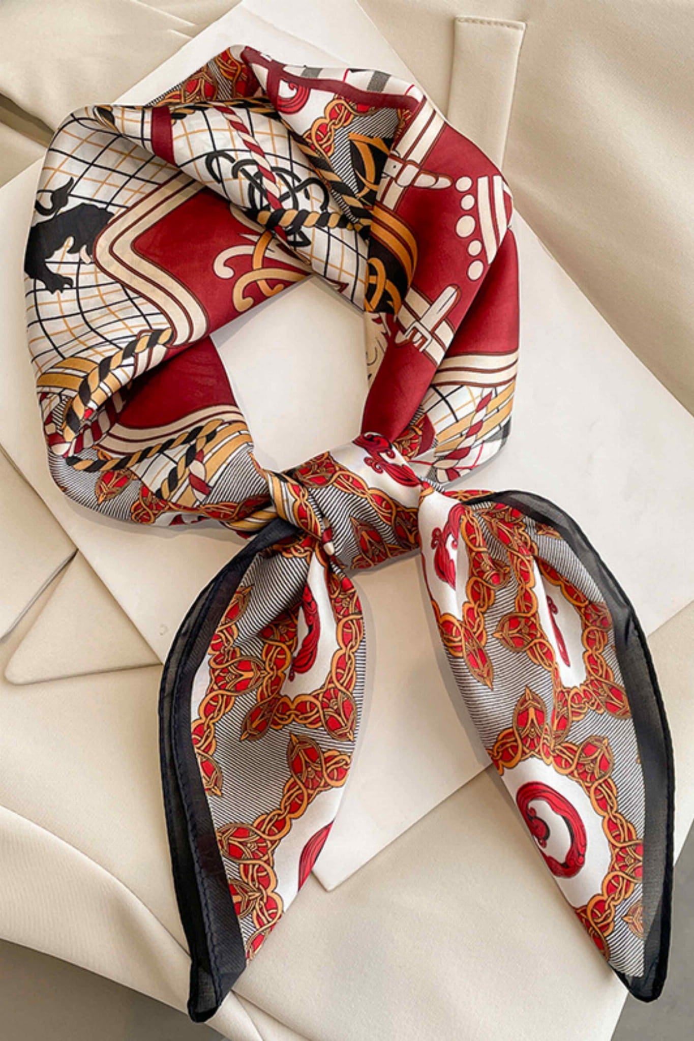 Apaszka, Model: FJ269-1//T41//20, Kolor: bordowy, Skład materiału: 100% Poliester, Przeznaczenie: Wielosezonowe, Wymiary(długość/szerokość): 70cm/70cm