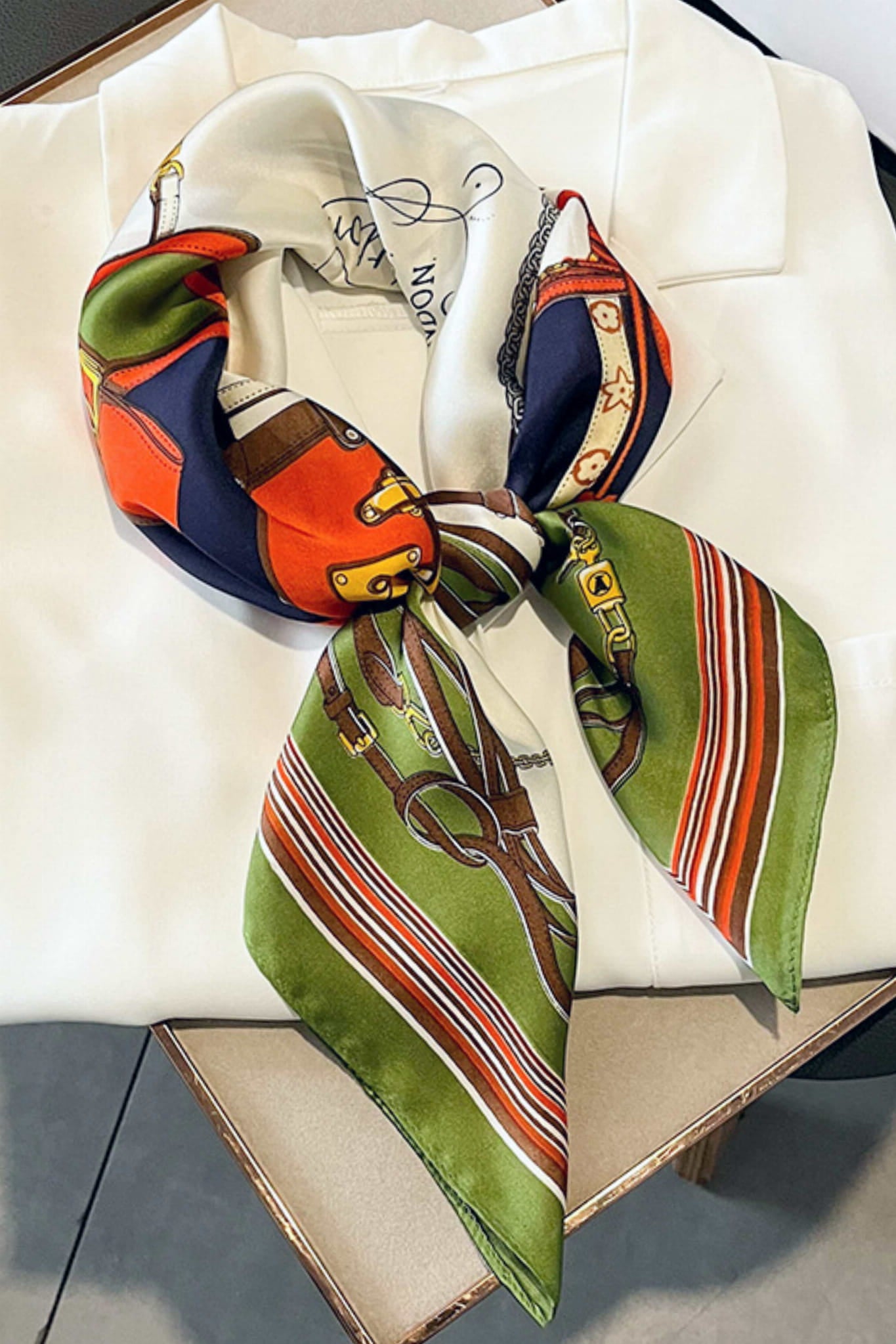 Apaszka, Model: FJ195-1//T41//20, Kolor: zielony, Skład materiału: 100% Poliester, Przeznaczenie: Wielosezonowe, Wymiary(długość/szerokość): 70cm/70cm