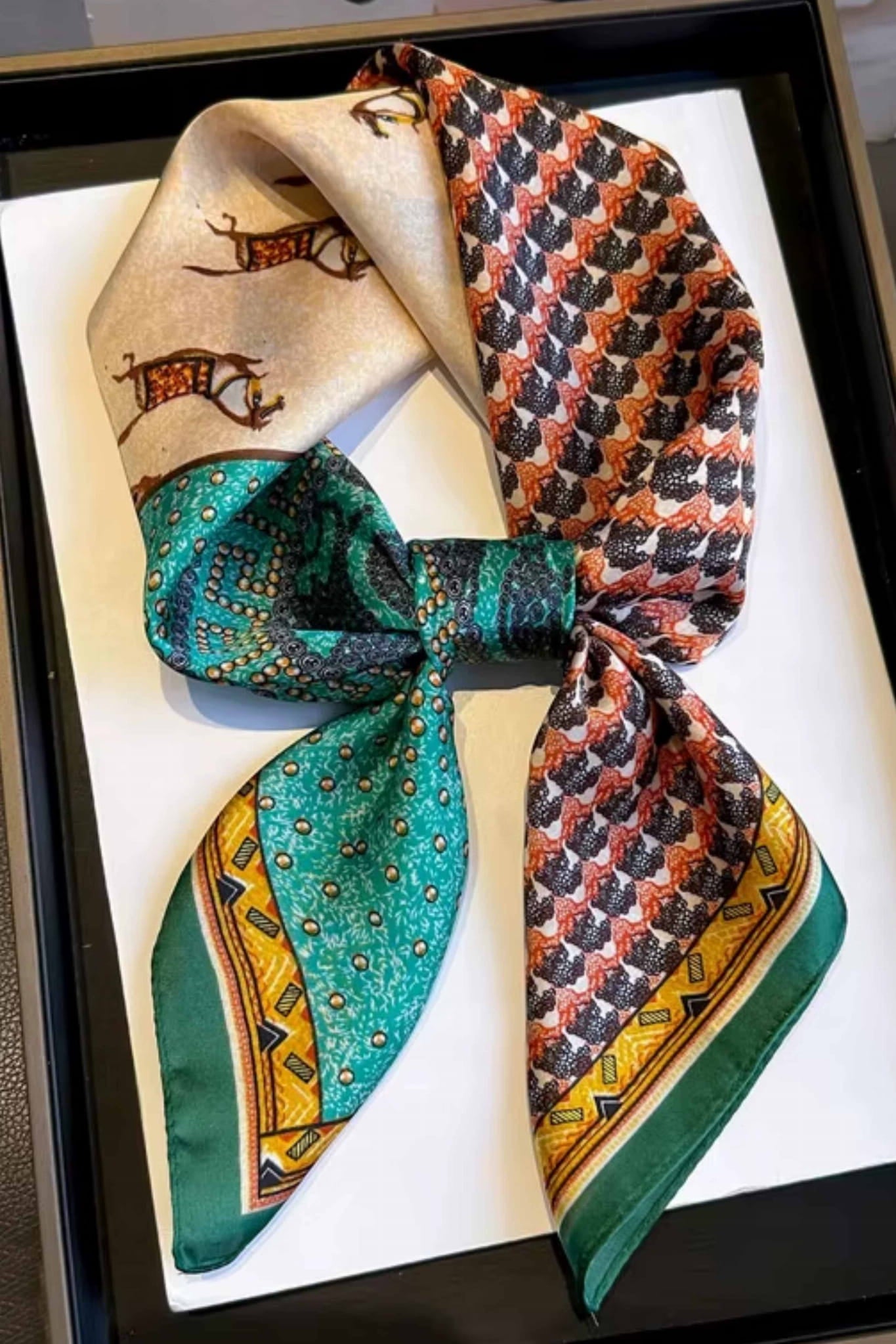 Apaszka, Model: FJ247-2//T41//20, Kolor: turkusowy, Skład materiału: 100% Poliester, Przeznaczenie: Wielosezonowe, Wymiary(długość/szerokość): 70cm/70cm