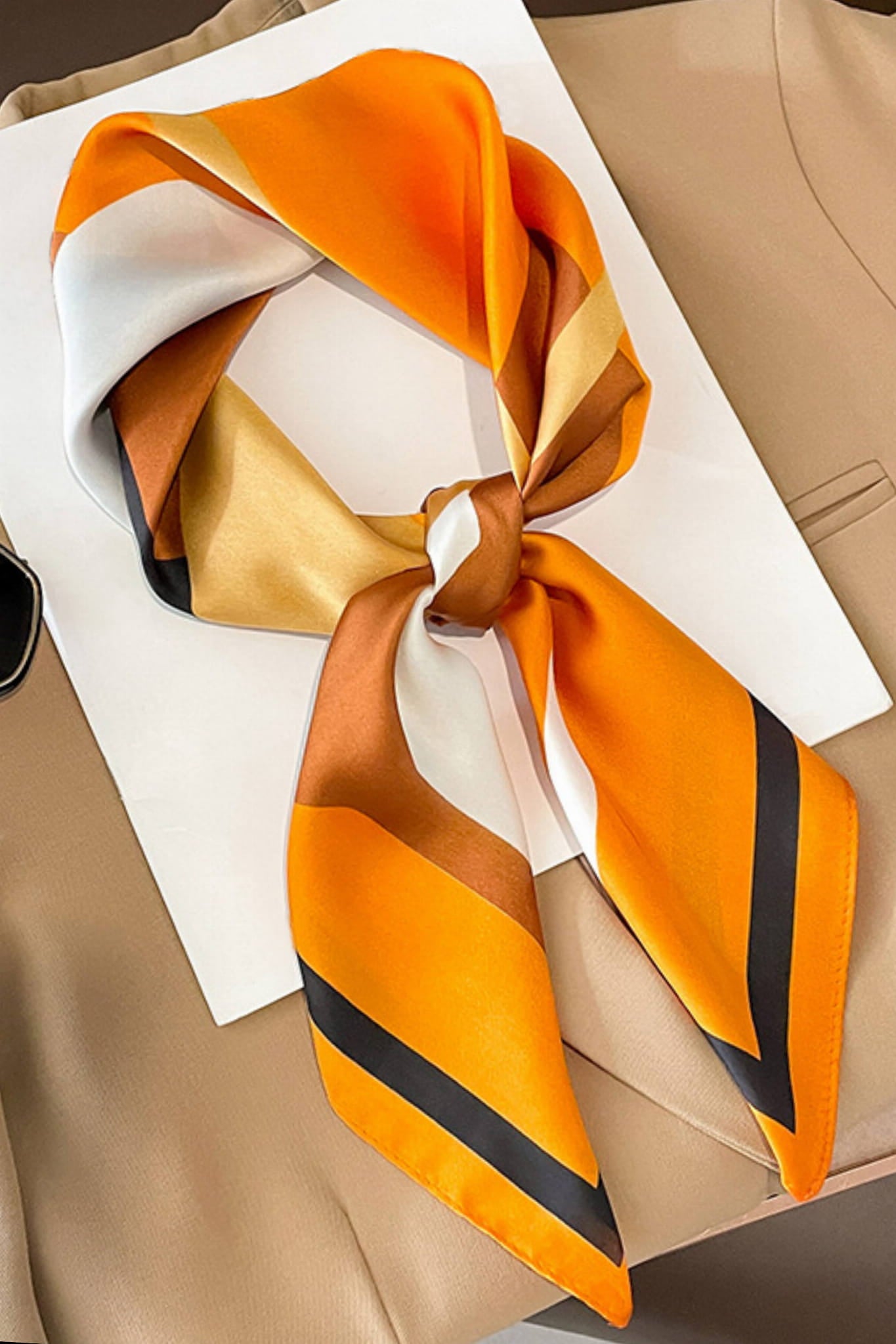 Apaszka, Model: FJ277-2//T40//19, Kolor: pomarańczowy, Skład materiału: 100% Poliester, Przeznaczenie: Wielosezonowe, Wymiary(długość/szerokość): 70cm/70cm