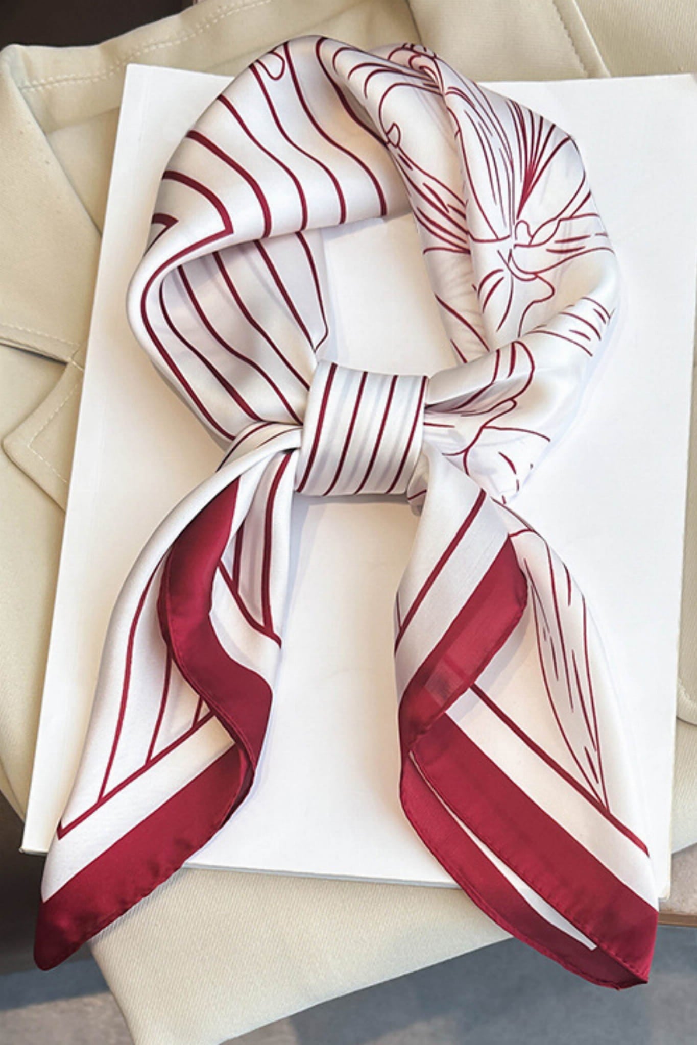 Apaszka, Model: FJ373-1//T41//20, Kolor: czerwony, Skład materiału: 100% Poliester, Przeznaczenie: Wielosezonowe, Wymiary(długość/szerokość): 70cm/70cm