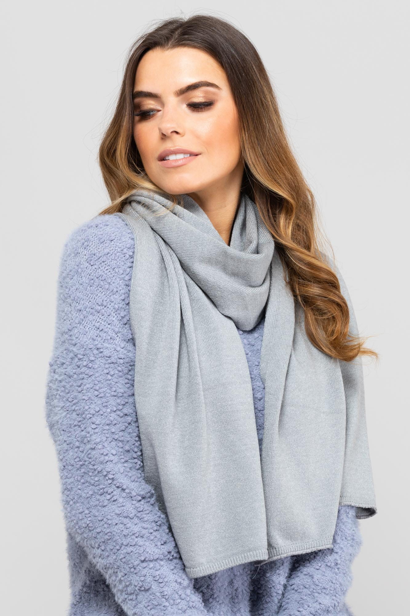 Model: Szalik-05, Kolor: szary, Skład materiału: 40% Akryl; 25% Wiskoza; 20% Wełna; 15% Elastan