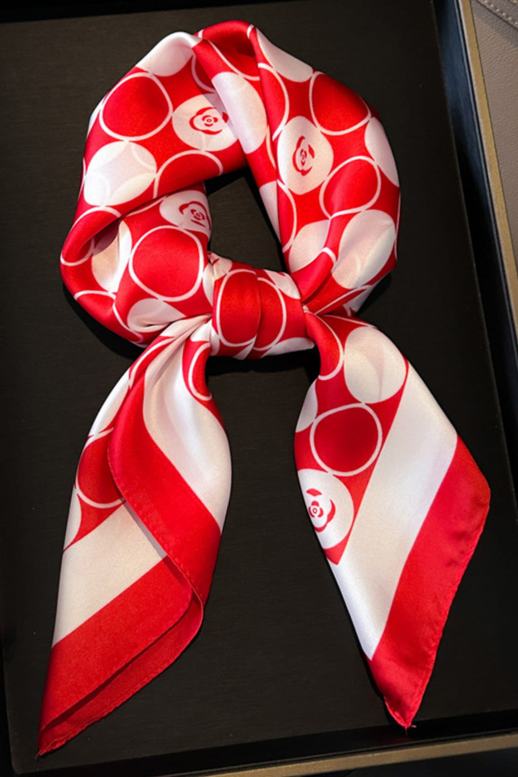 Apaszka, Model: FJ452-2//T41//20, Kolor: czerwony, Skład materiału: 100% Poliester, Przeznaczenie: Wielosezonowe, Wymiary(długość/szerokość): 70cm/70cm