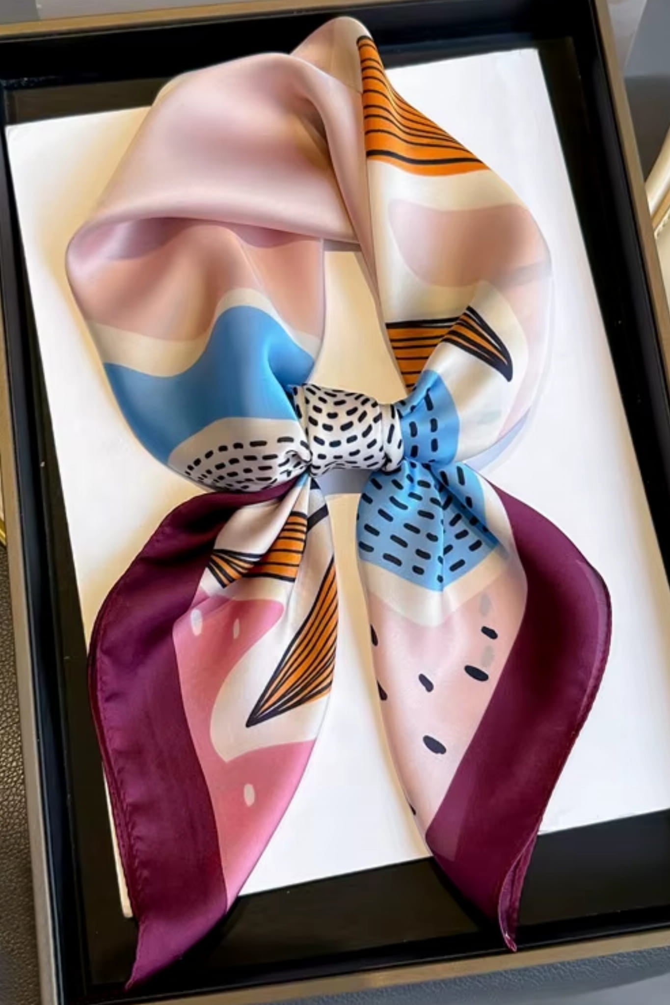 Apaszka, Model: FJ376-1//T41//20, Kolor: różowy, Skład materiału: 100% Poliester, Przeznaczenie: Wielosezonowe, Wymiary(długość/szerokość): 70cm/70cm (Apaszka, zdjęcie 2)