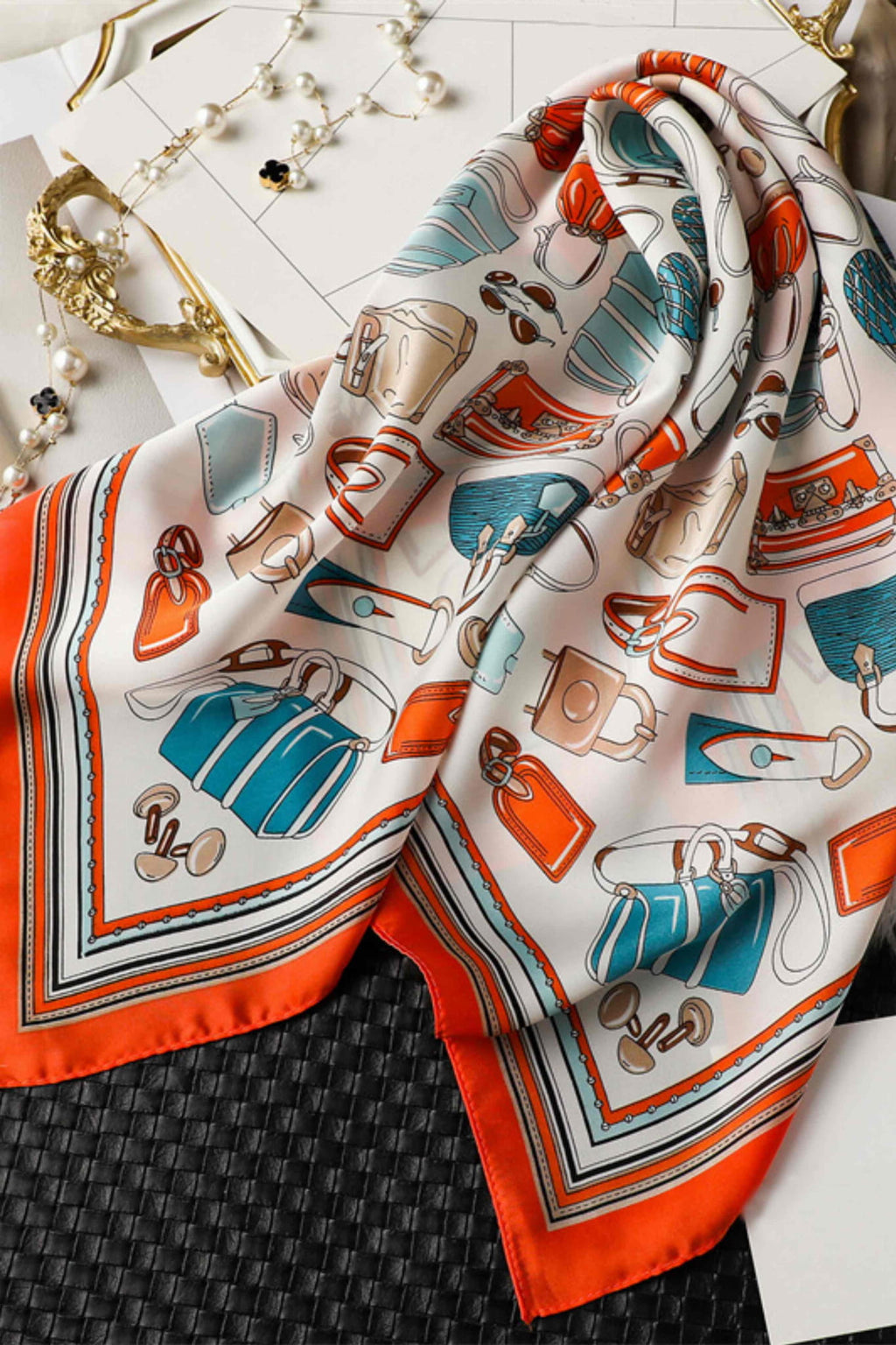 Apaszka, Model: FJ418-4//T41//20, Kolor: pomarańczowy, Skład materiału: 100% Poliester, Przeznaczenie: Wielosezonowe, Wymiary(długość/szerokość): 70cm/70cm