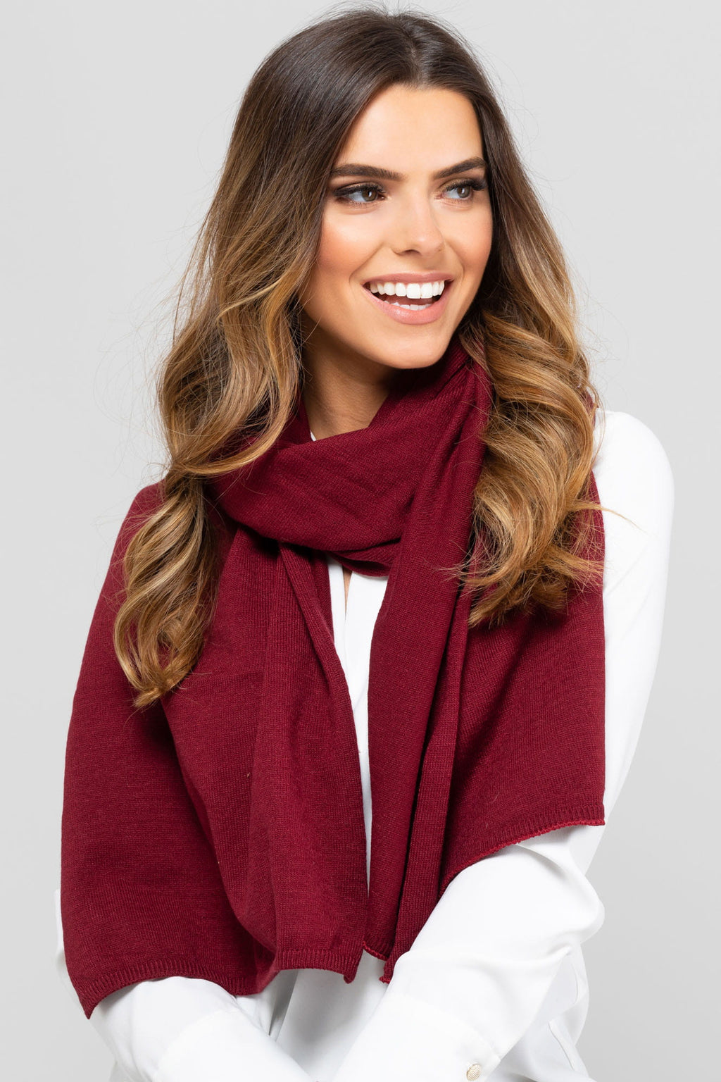 Model: Szalik-05, Kolor: bordowy, Skład materiału: 40% Akryl; 25% Wiskoza; 20% Wełna; 15% Elastan