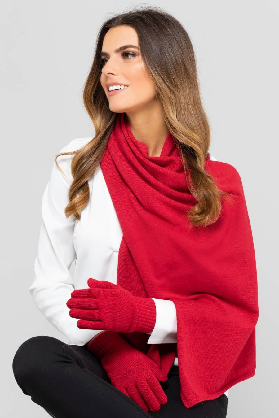 Model: Szalik-05, Kolor: czerwony, Skład materiału: 40% Akryl; 25% Wiskoza; 20% Wełna; 15% Elastan